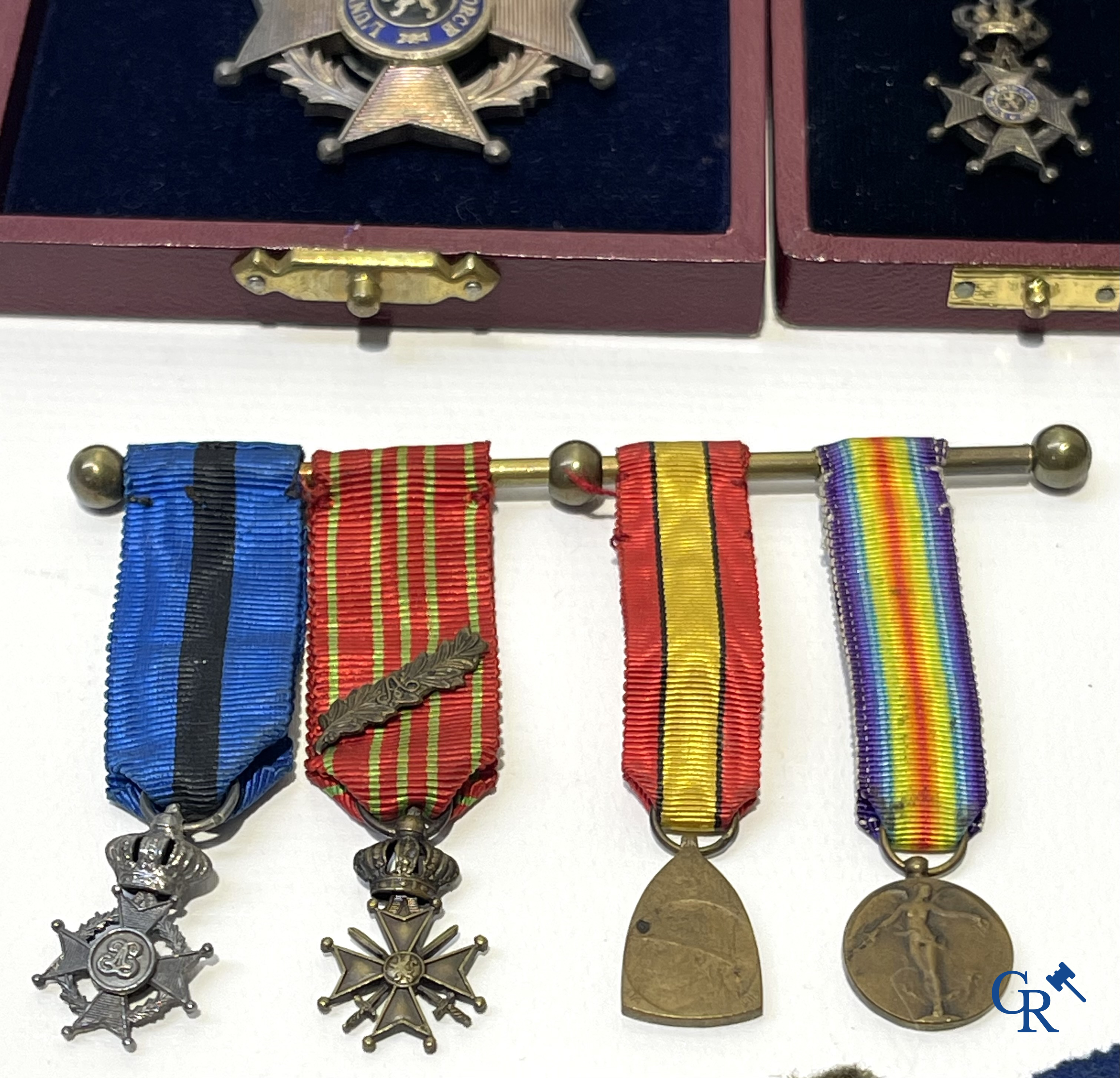 Interessant lot met medailles, eretekens en militaria.