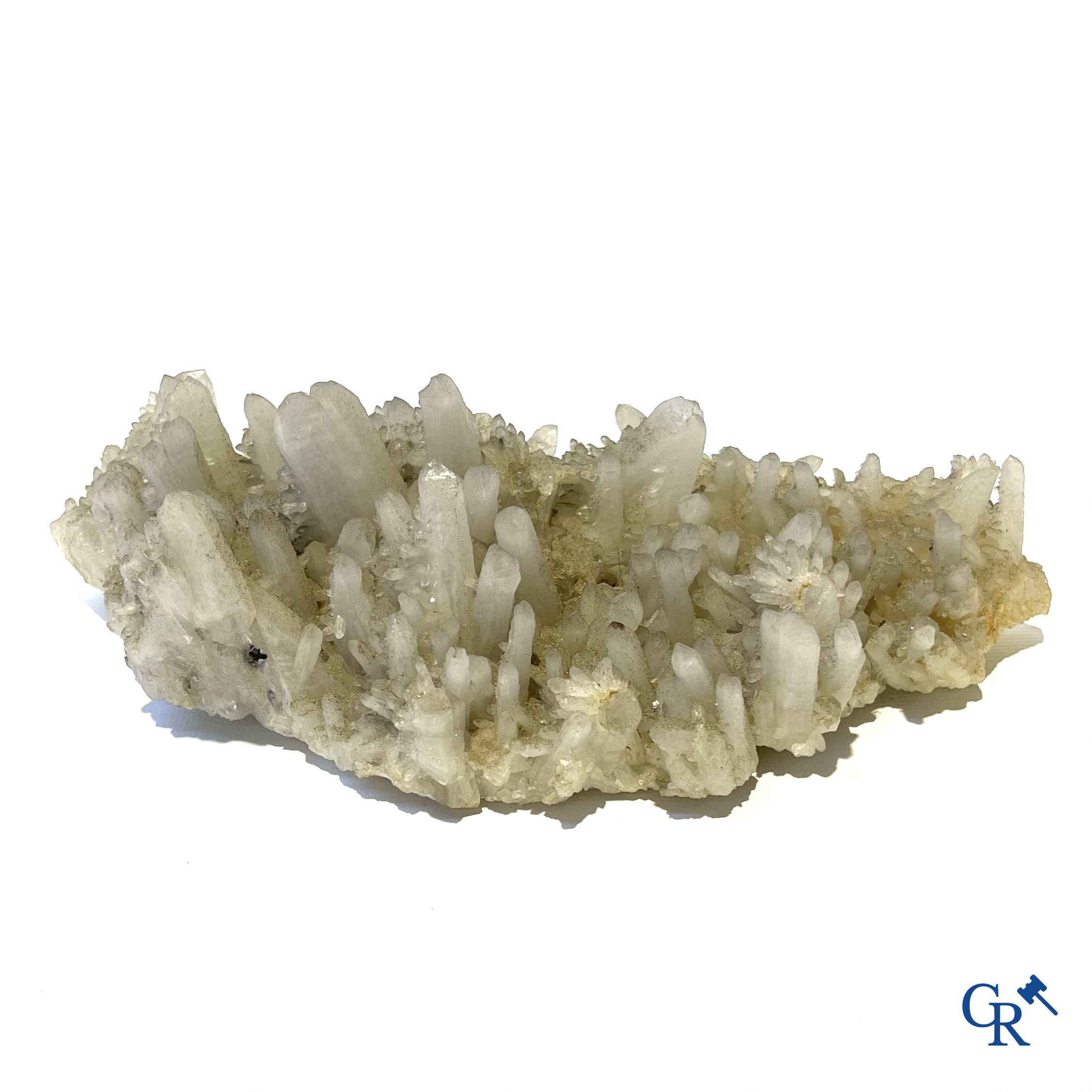 3 stuks gesteente. Een grote Aragonietkristal, een bergkristal en een grote Agaat Geode Duo.