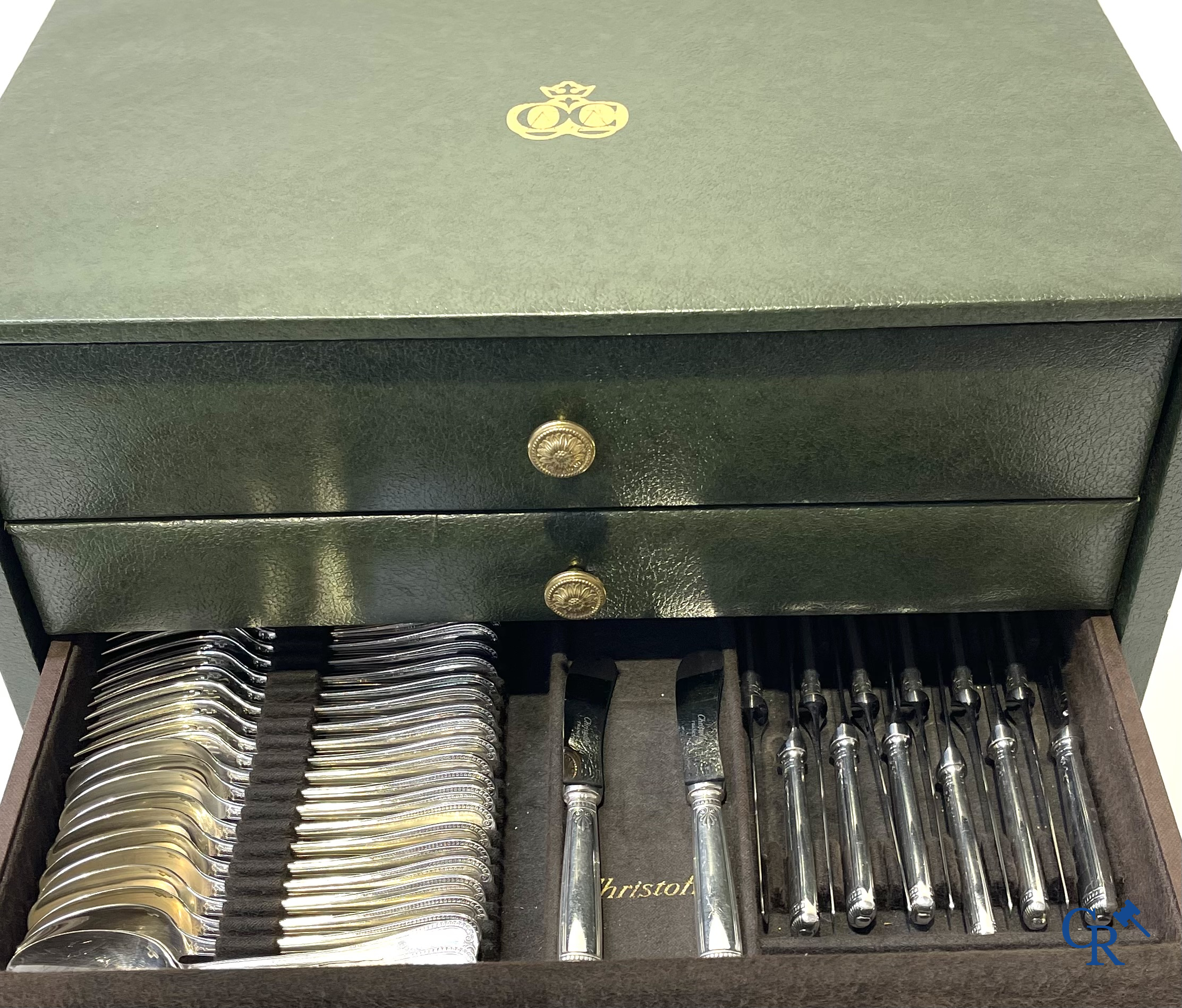 Christofle, een bestekkoffer met verzilverd bestek voor 12 personen. Model Malmaison.