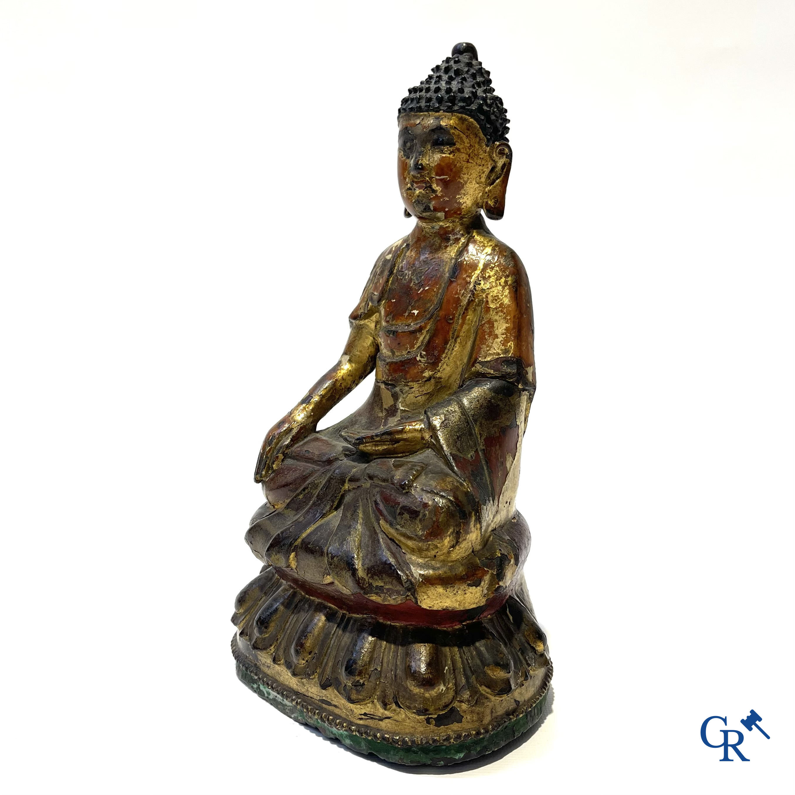 Aziatica, Een Sino-Tibetaanse vergulde bronzen Boeddha. 17e-18e eeuw.