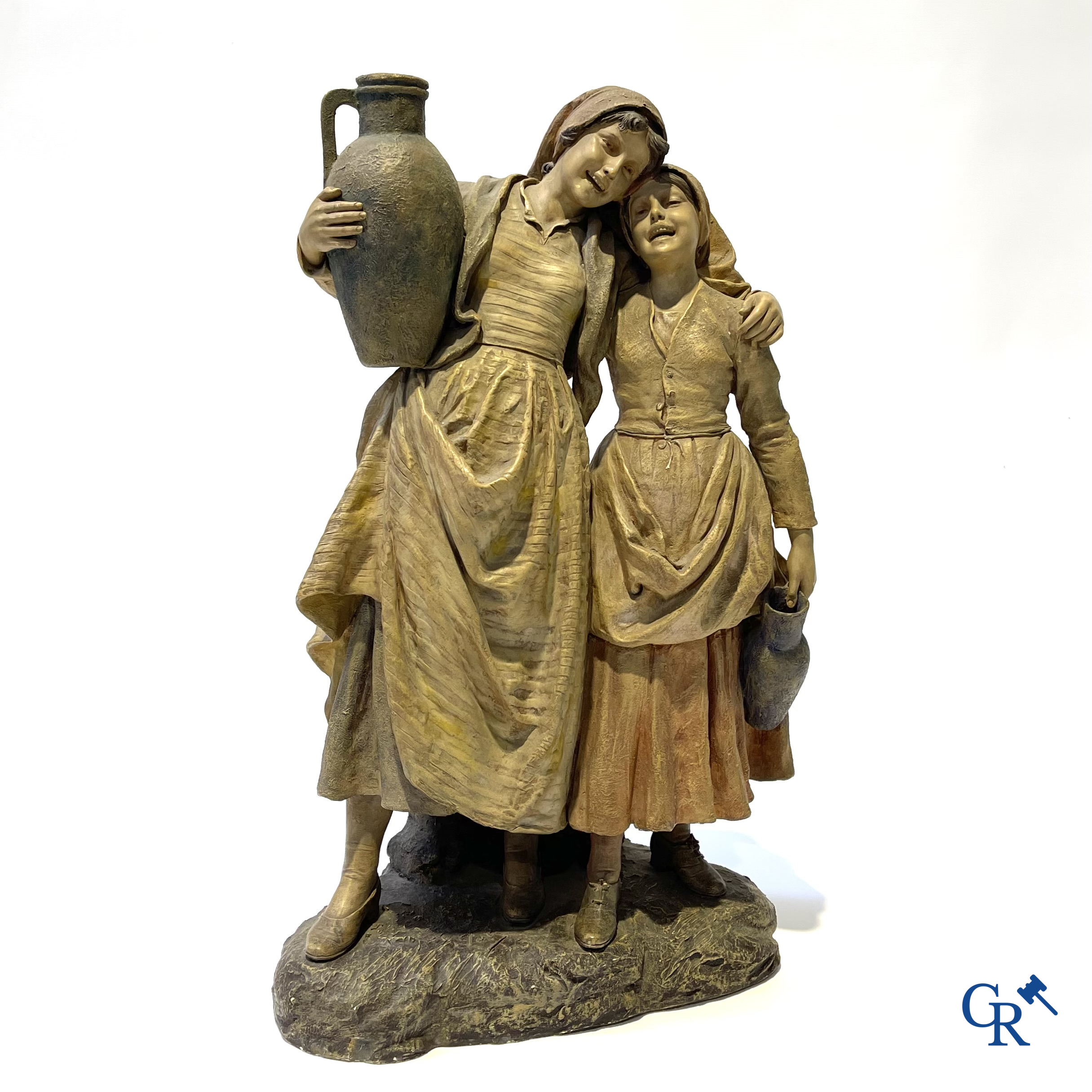 Friedrich Goldscheider Wien. Groot terra cotta beeld, de waterdraagsters. Gesigneerd G. Tole, circa 1910.