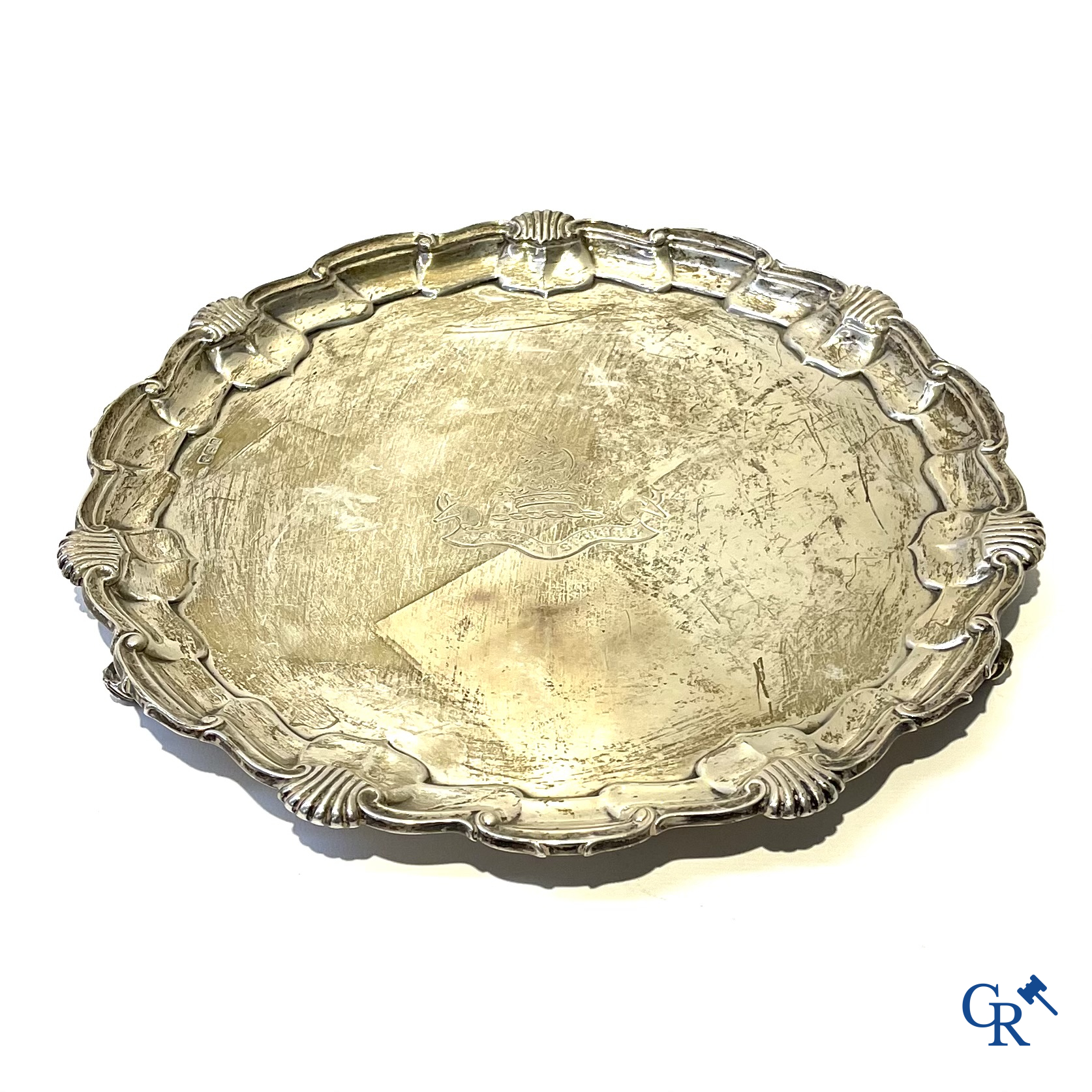 Zilver. Mappin & Webb London. Grote 3-potige sierschotel met een wapenschild met eenhoorn.