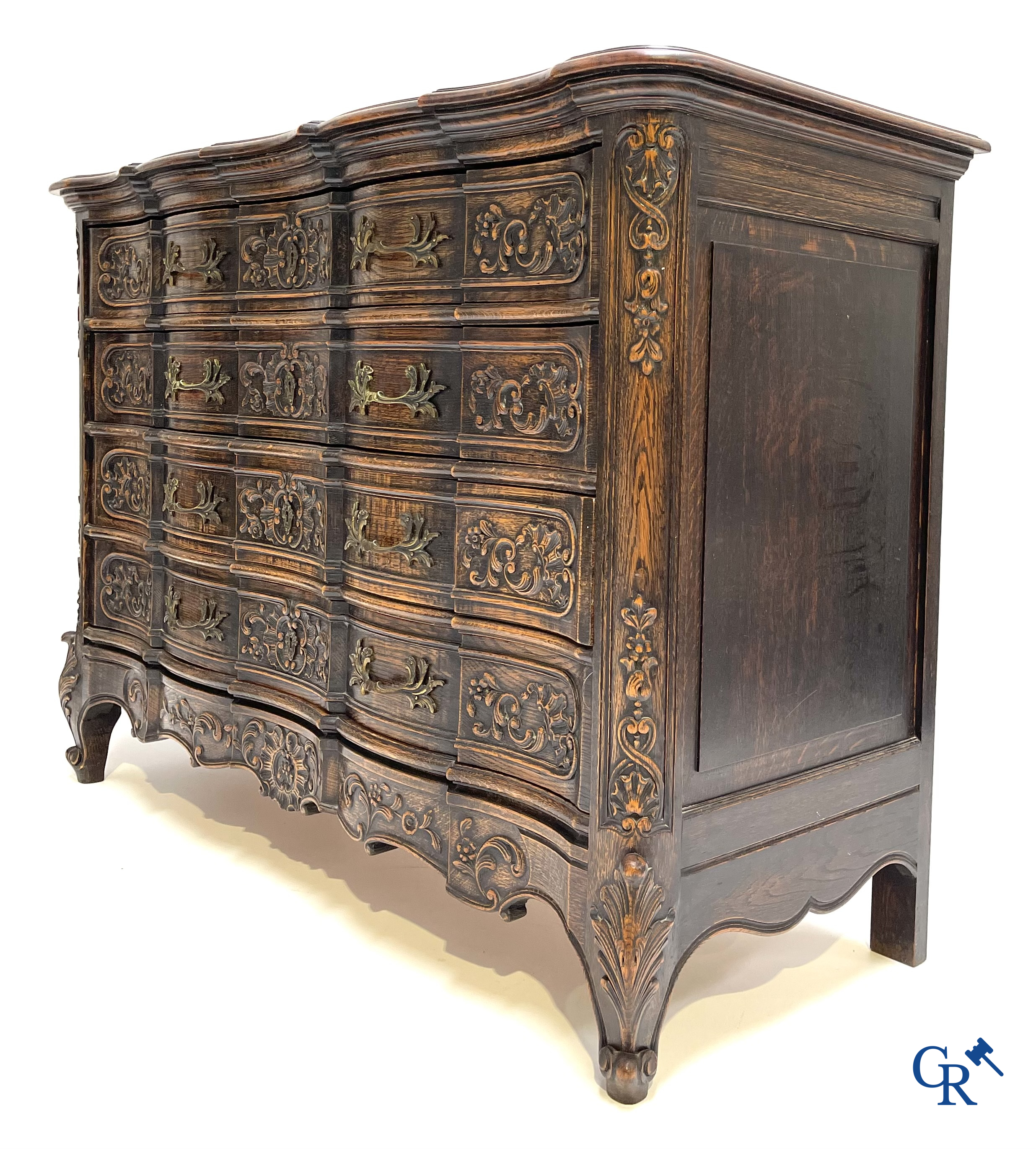 Mooie eikenhouten gesculpteerde commode met 4 laden in LXV-stijl.