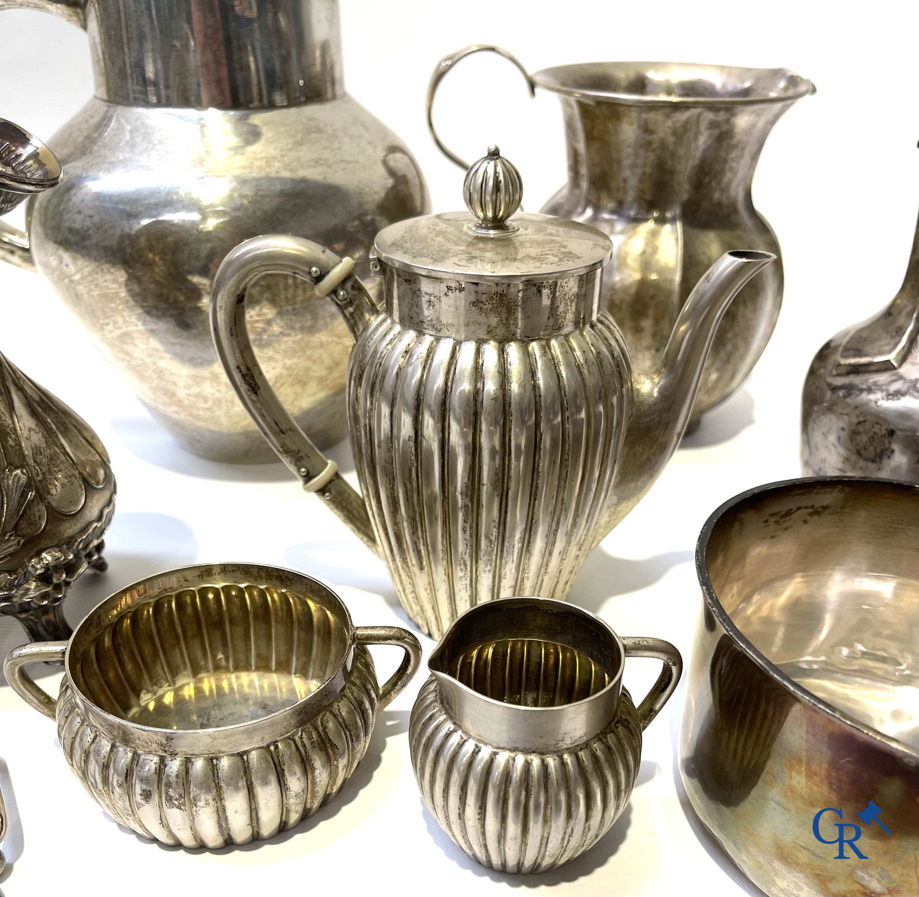 Zilver. Groot en mooi lot diverse vormstukken in zilver. 19de en 20ste eeuw.