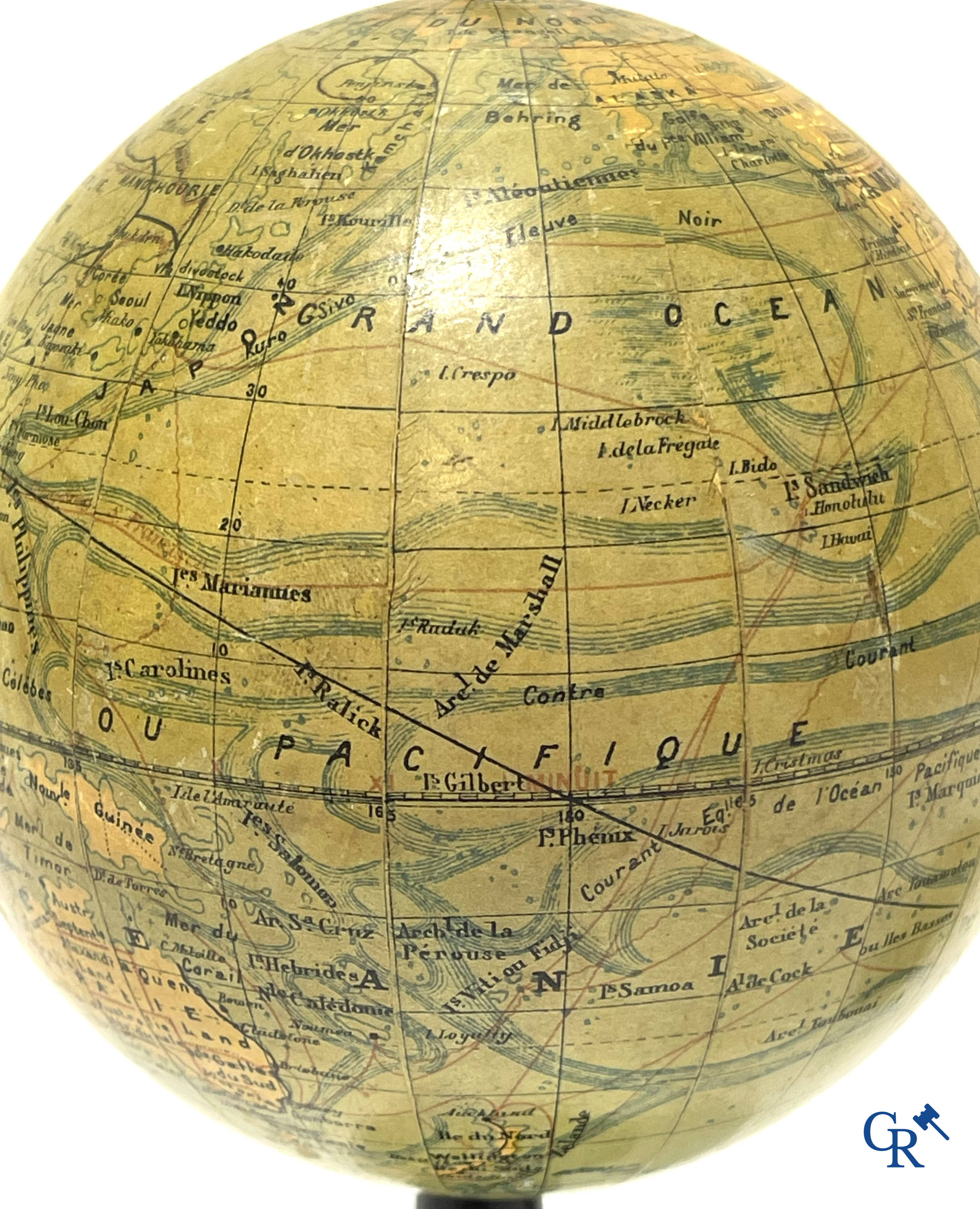 2 Miniatuur wereldbollen, globe terrestre par J. Forest Paris.