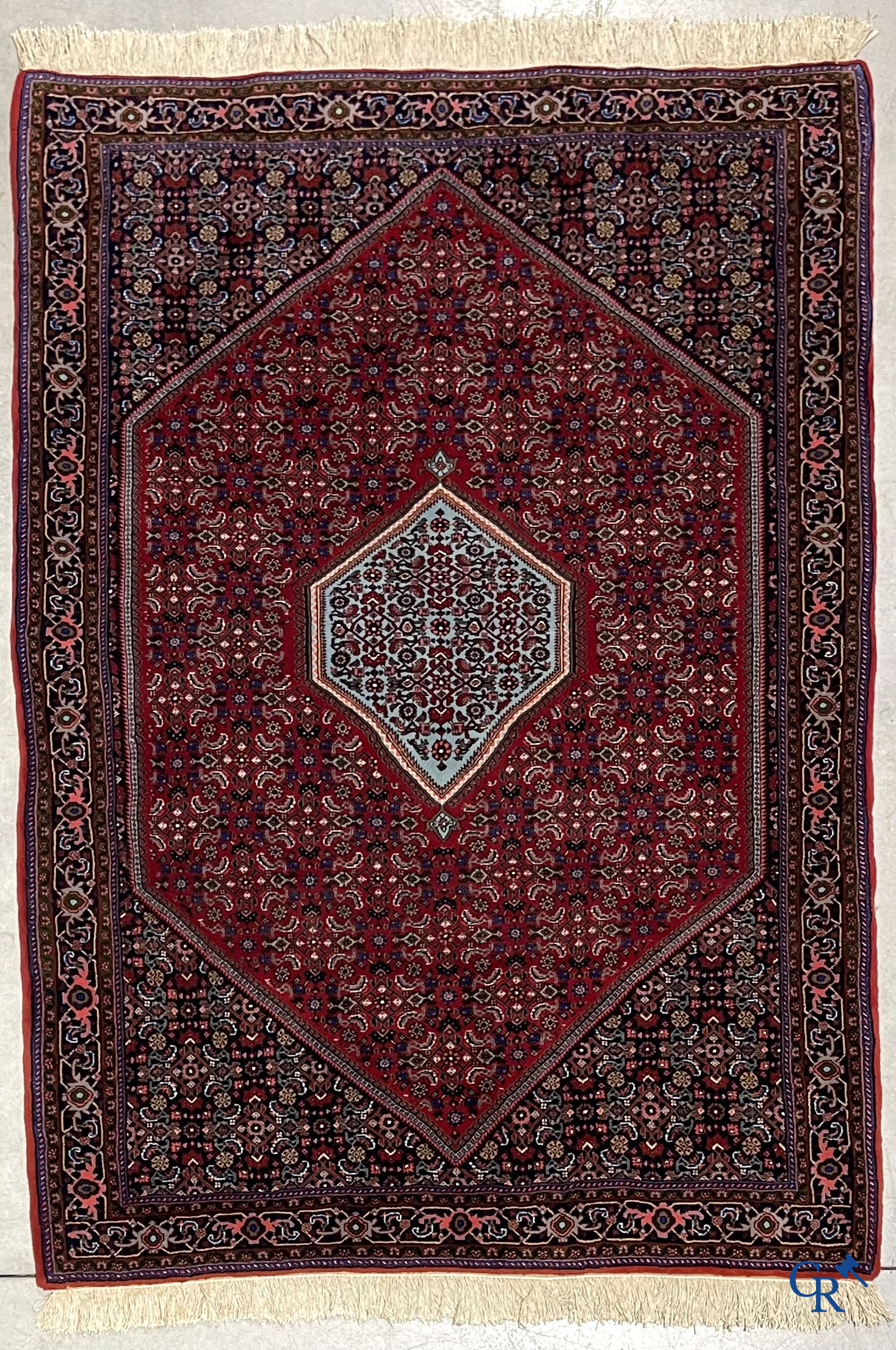 Oosterse tapijten. 2 handgeknoopte tapijten in wol.