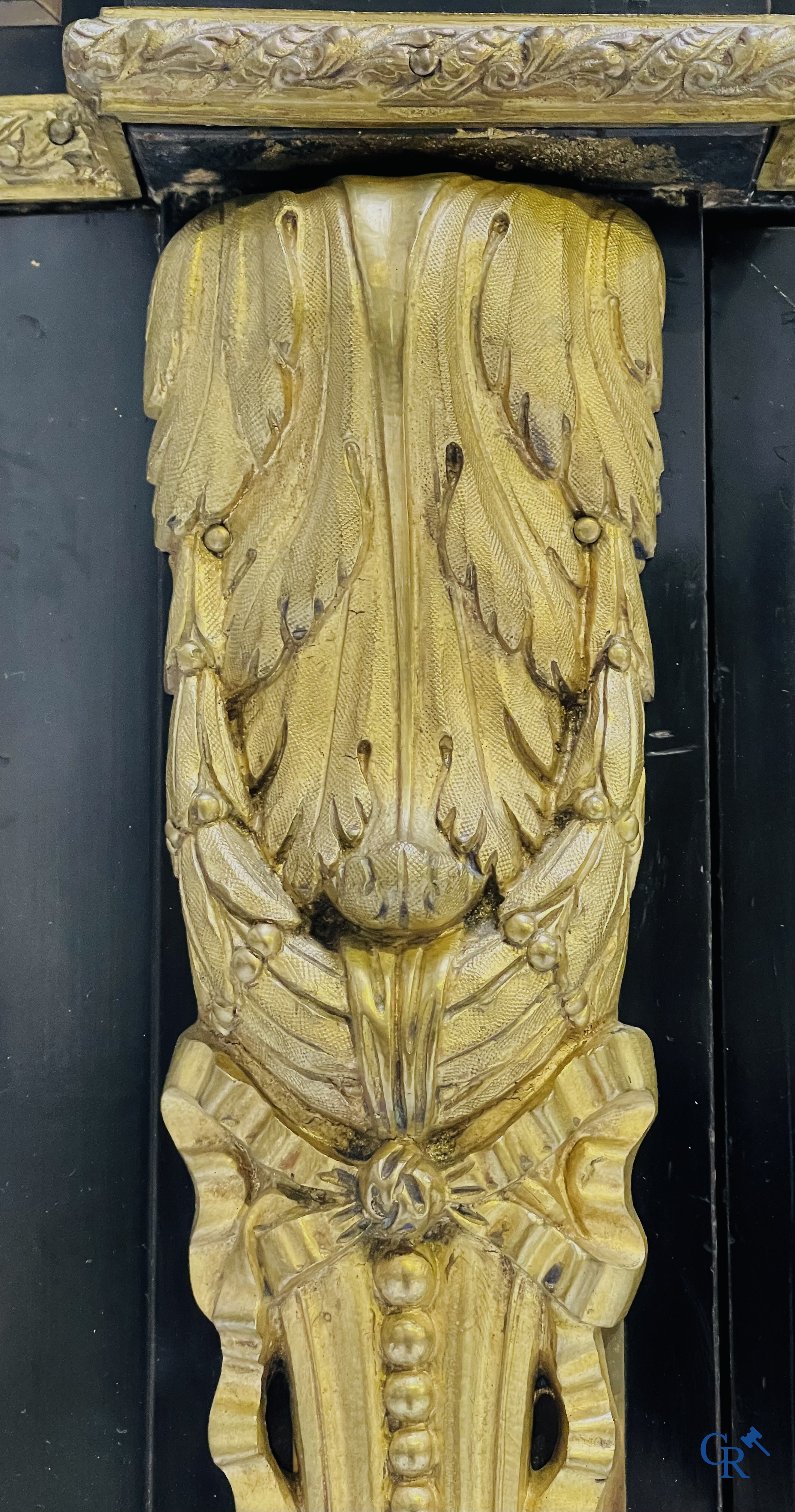 Napoleon III meubel in zwartgelakt hout en bronsbeslag. Marquetterie in de stijl van Boulle en parelmoer inlegwerk.