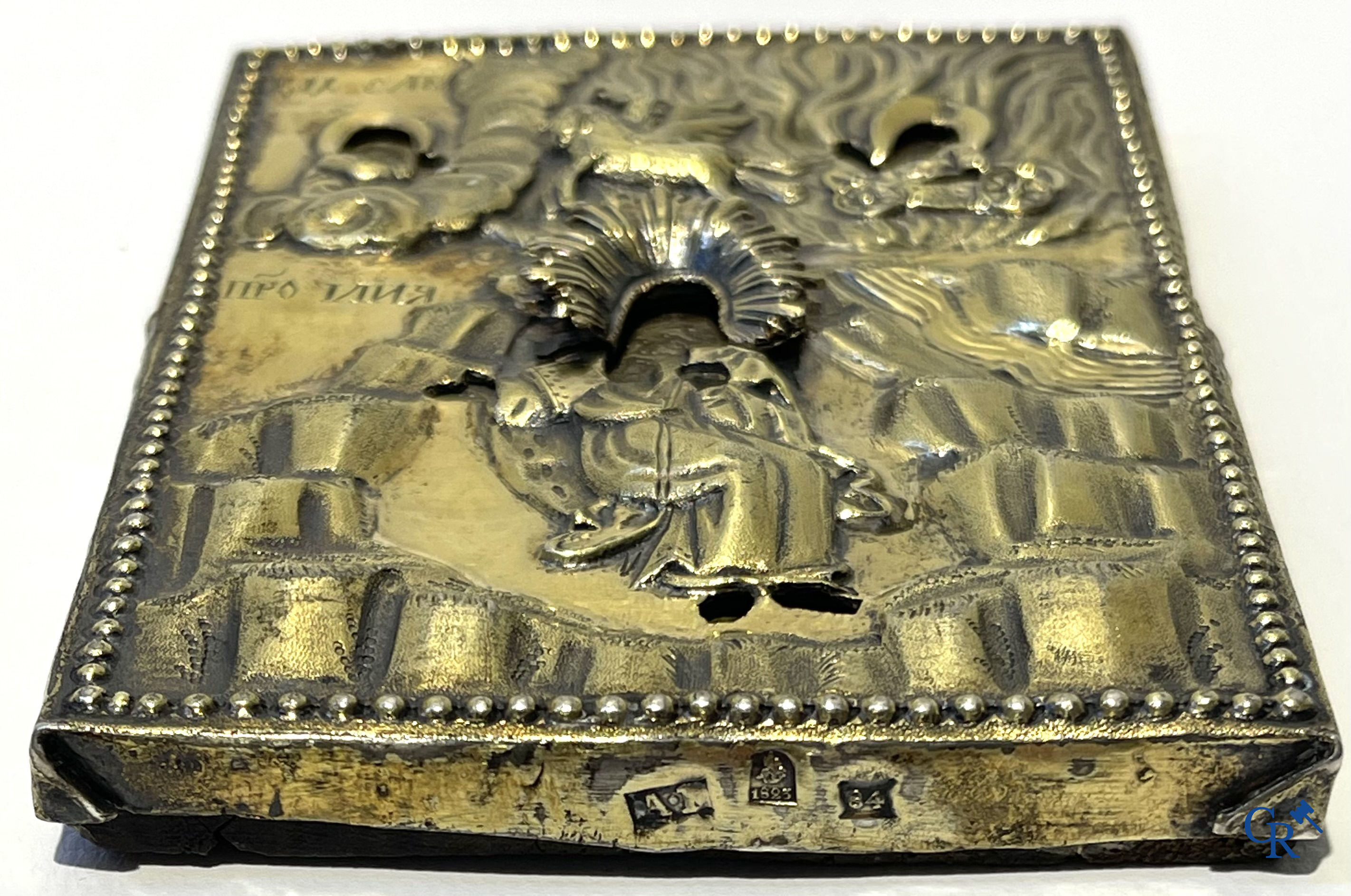 Russisch werk. 2 iconen met zilver oklad. Kleinste icoon gedateerd 1823 en zilvergehalte 875°/00, 84 zolotniks.