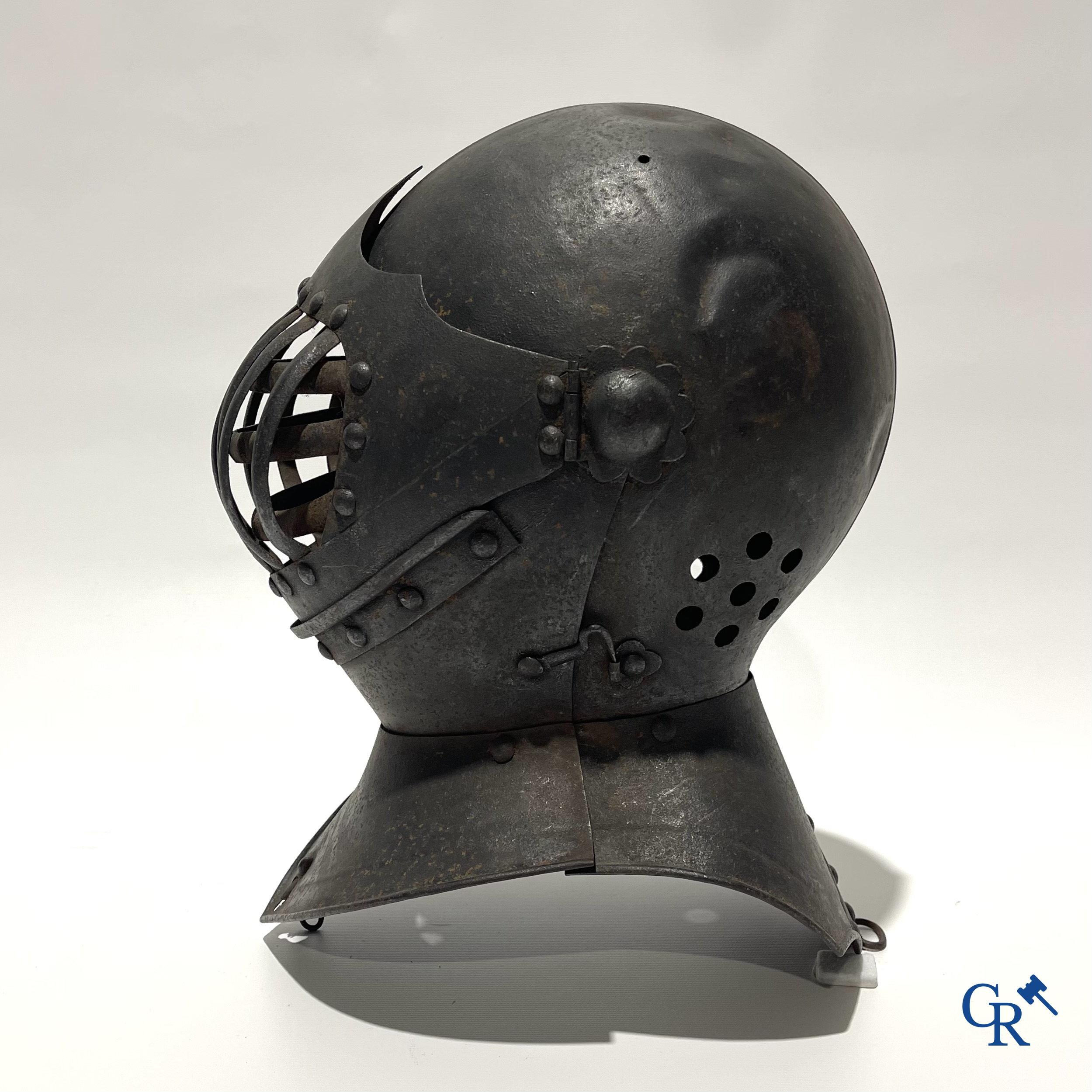 Een Burgonet helm in gesmeed metaal. 19e eeuw of eerder.