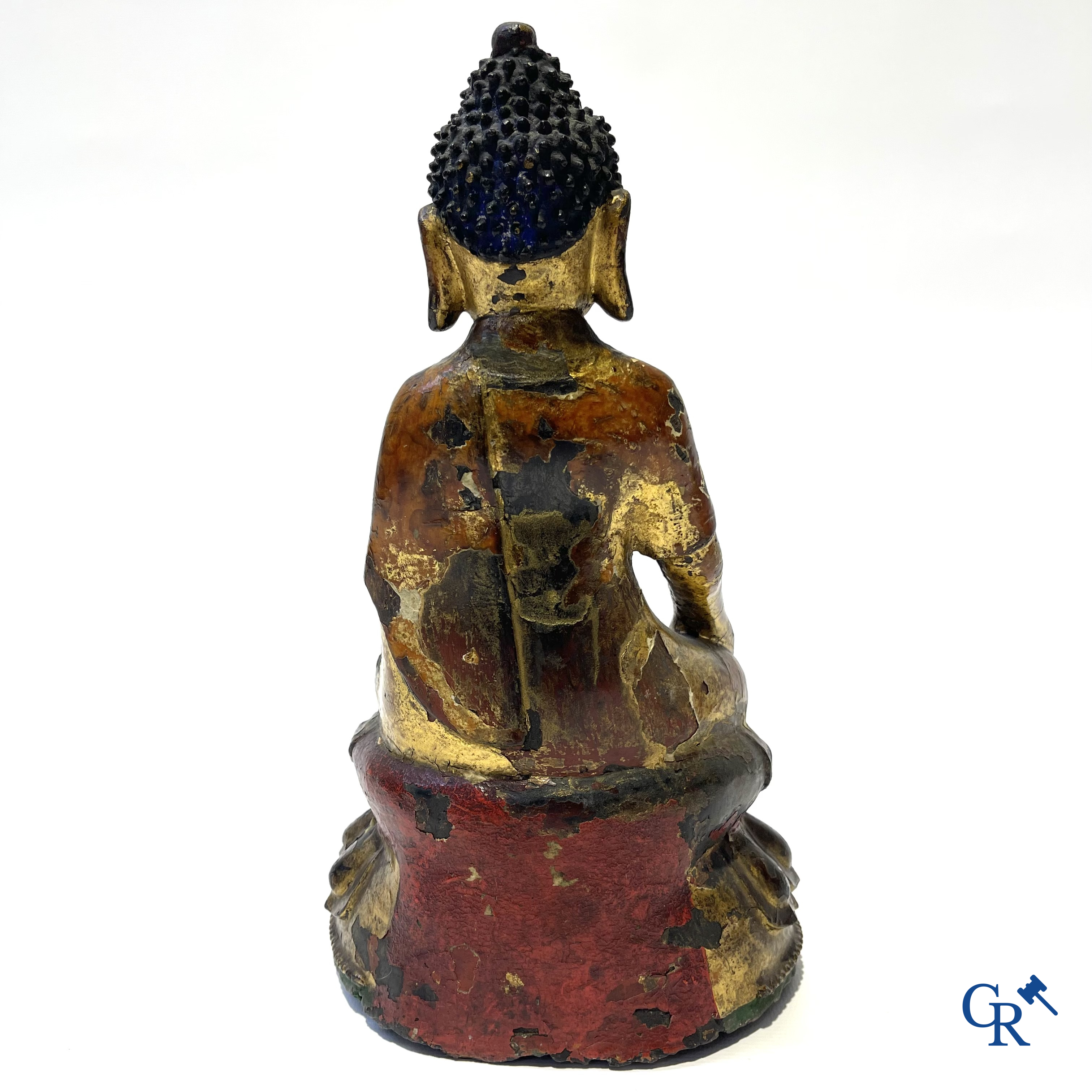 Aziatica, Een Sino-Tibetaanse vergulde bronzen Boeddha. 17e-18e eeuw.