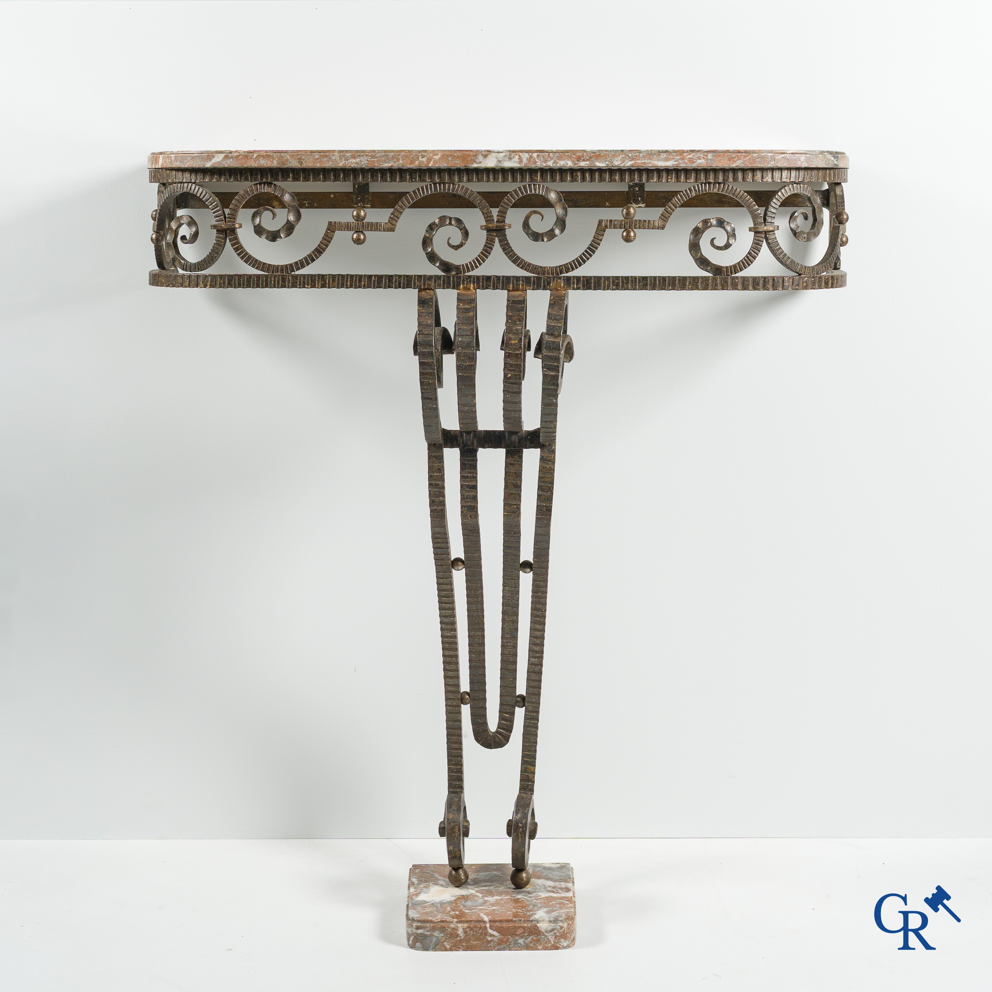Art Deco. Muurconsole in bewerkt smeedijzer en marmer. Gesigneerd R. Haems. Circa 1930.