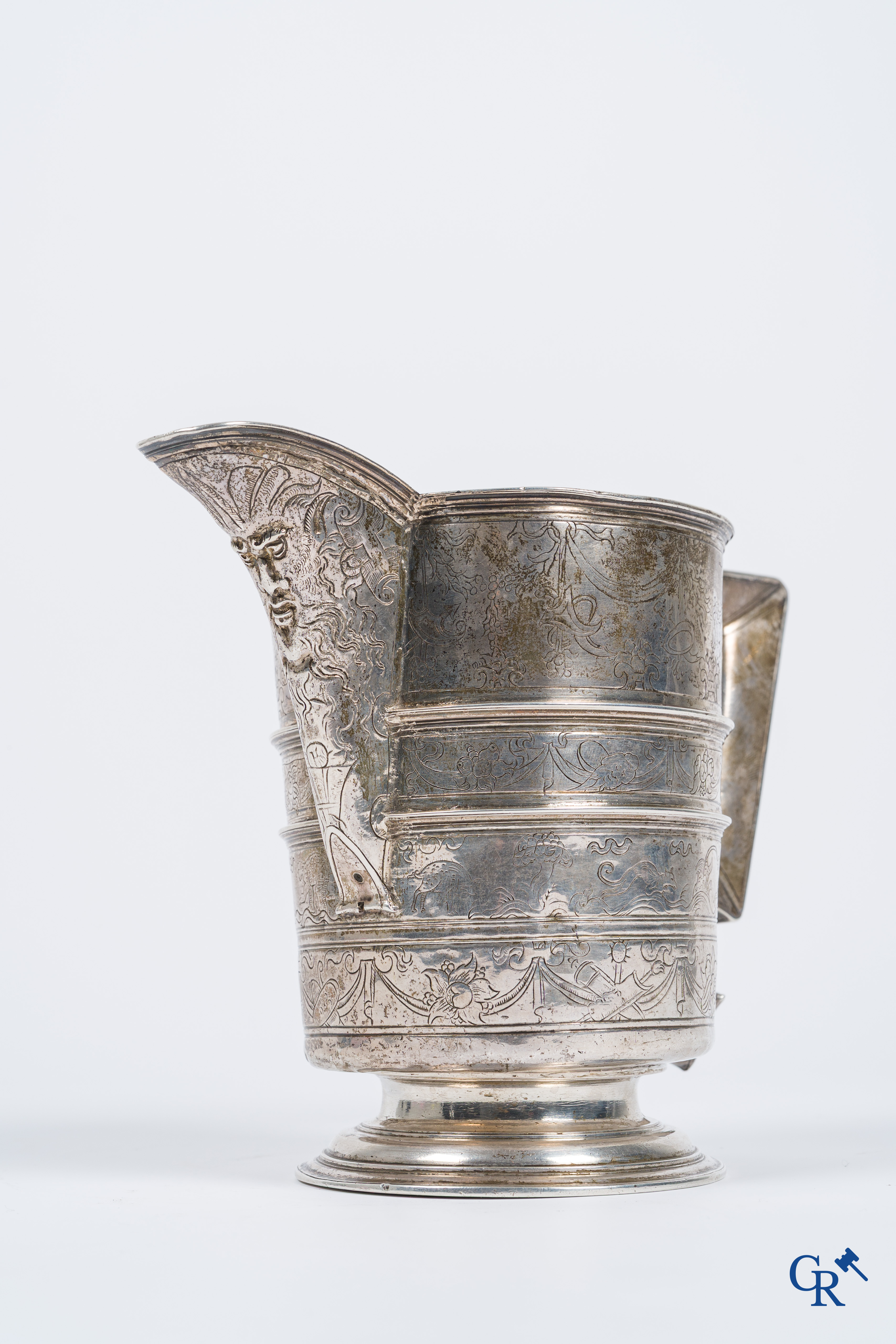 Zilver. Zeldzame en grote zilveren Renaissance schenkkan, Jarro de Pico. Spanje, Habsburgse periode. Circa 1580-1600.