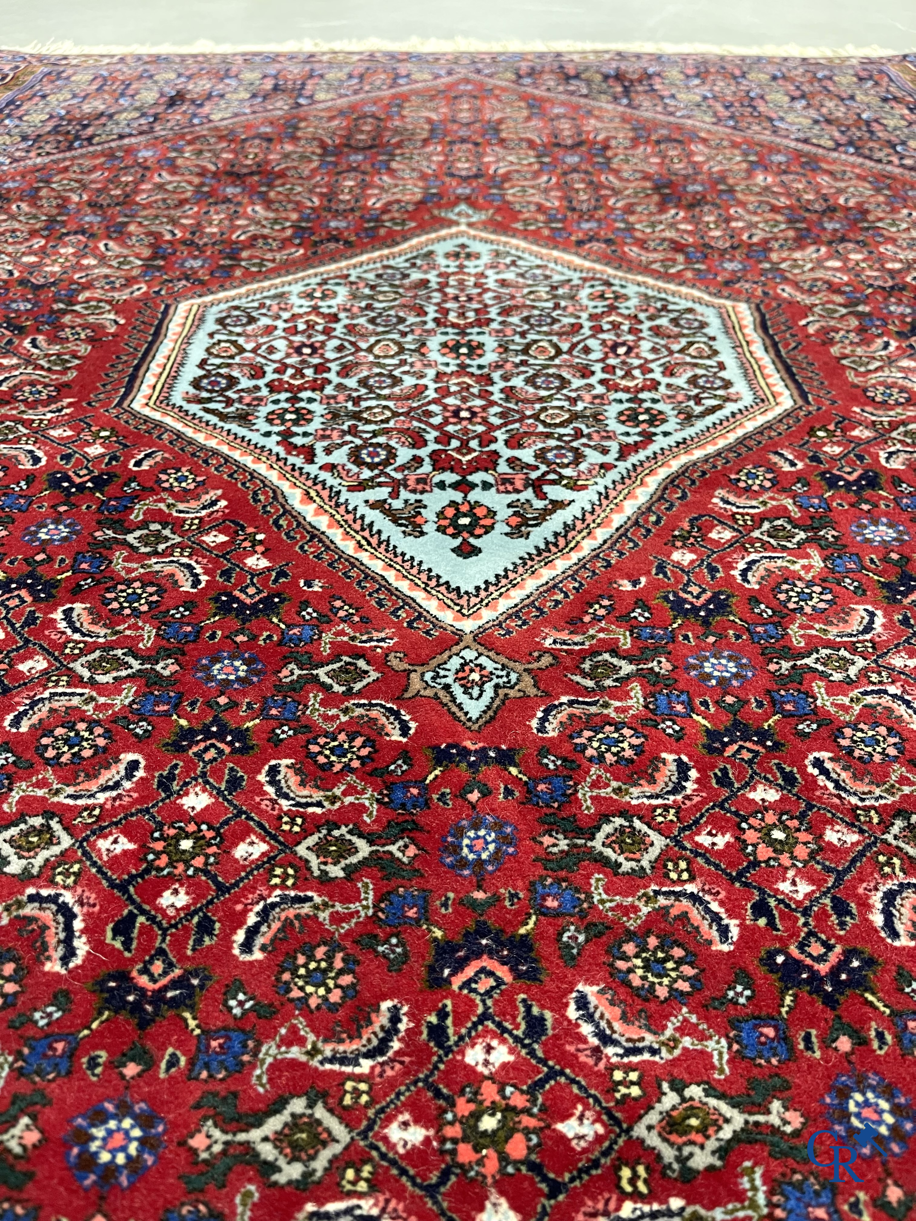 Oosterse tapijten. 2 handgeknoopte tapijten in wol.