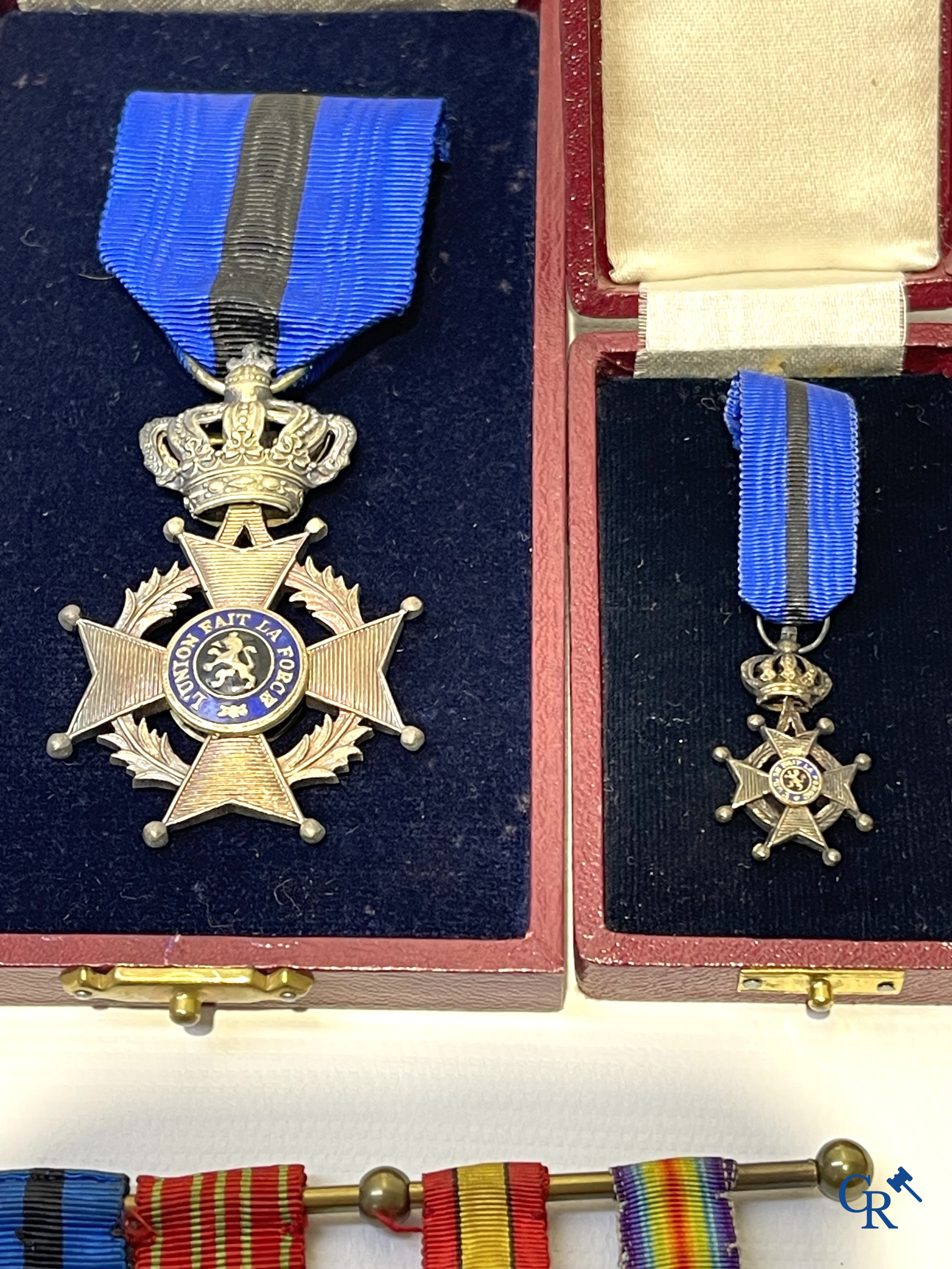 Interessant lot met medailles, eretekens en militaria.