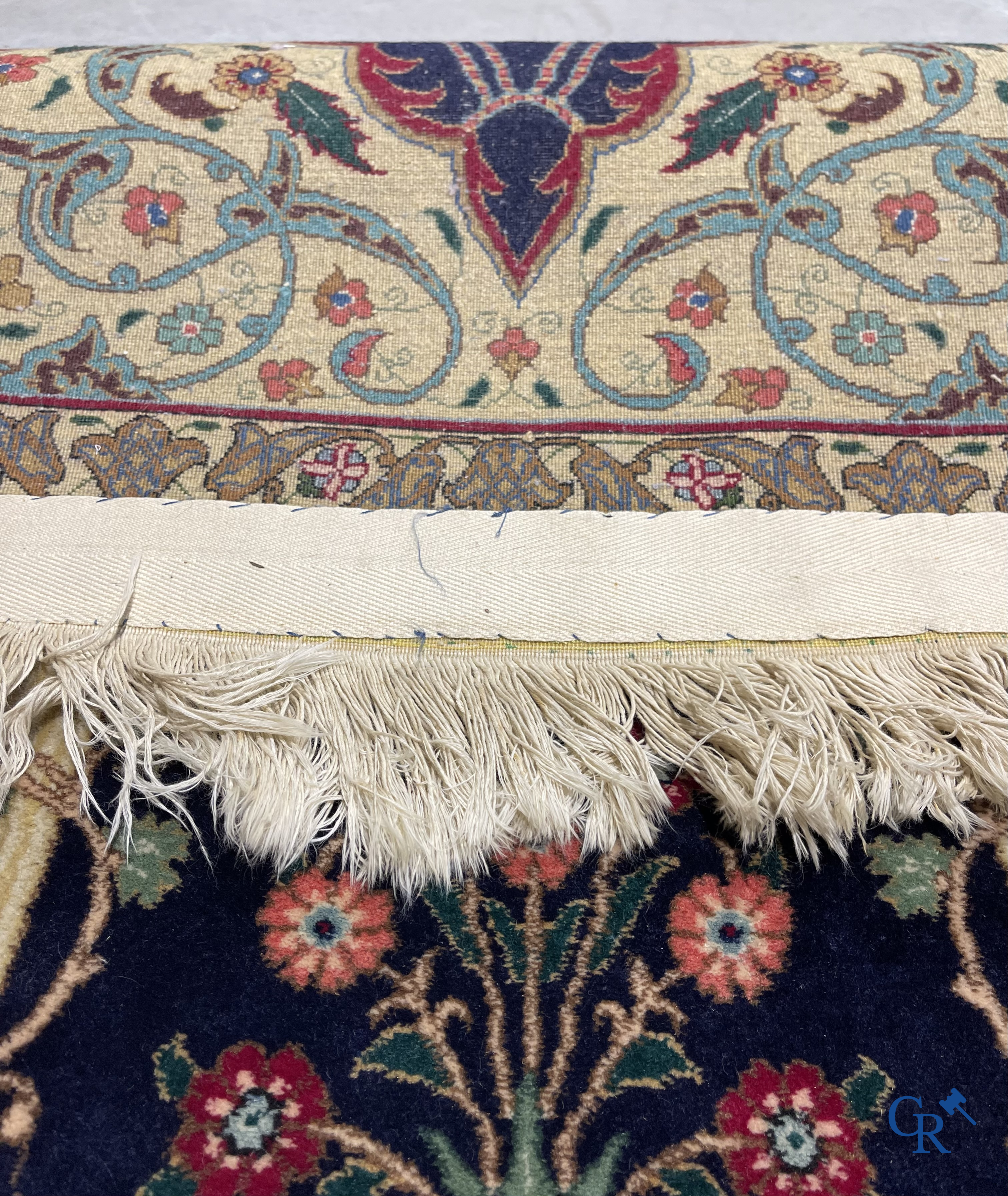 Oosterse tapijten. Een wollen bidtapijt.