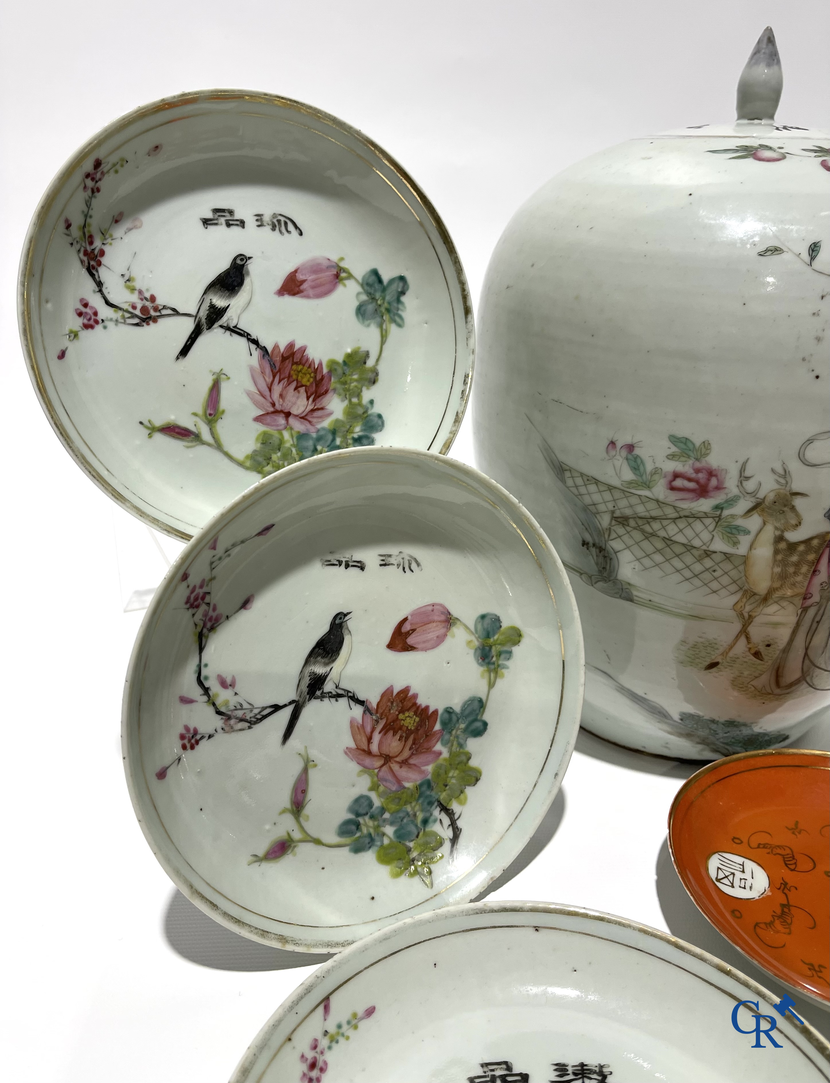 Aziatica. Chinees porselein. Een groot lot divers Chinees porselein.