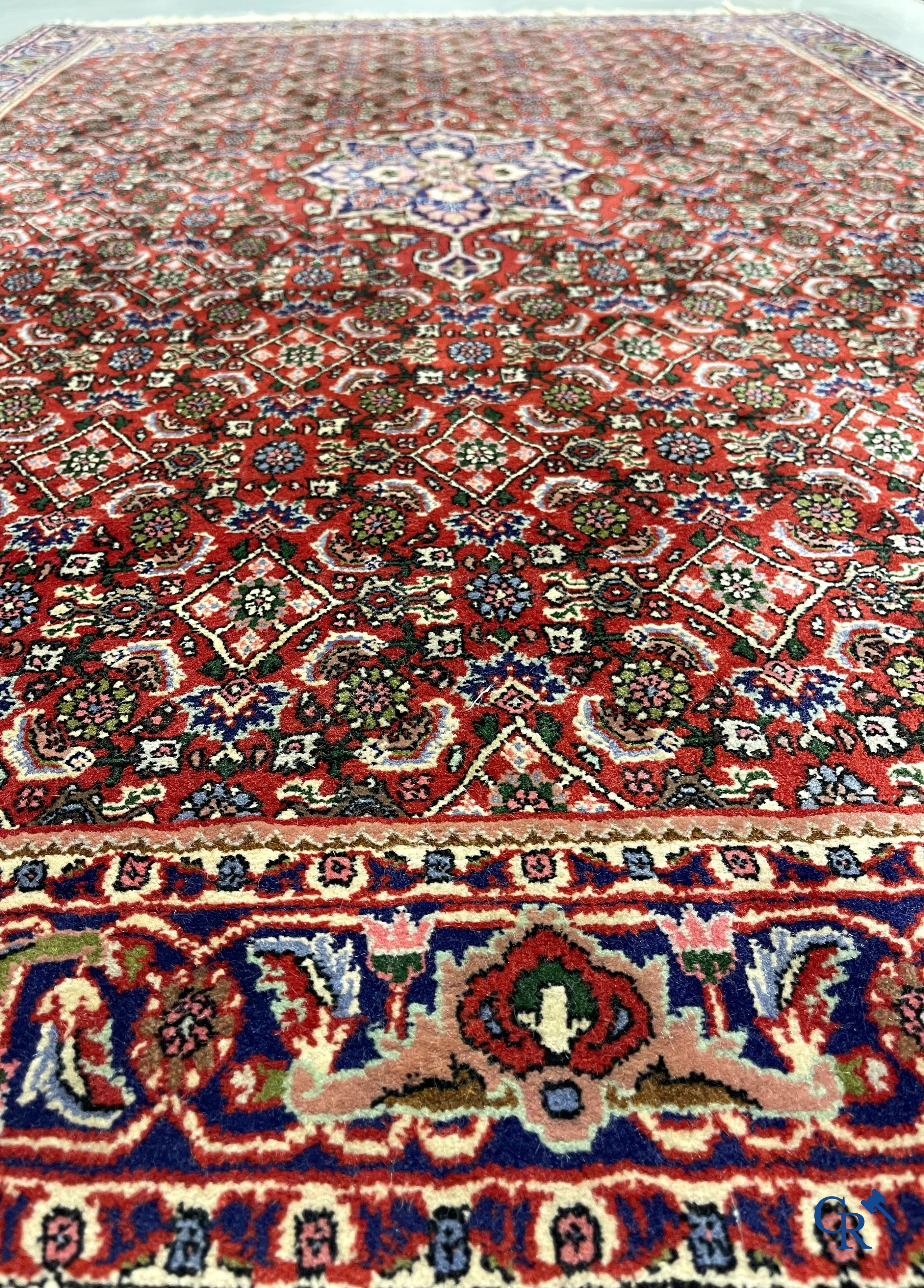 Oosterse tapijten. 2 handgeknoopte tapijten in wol.