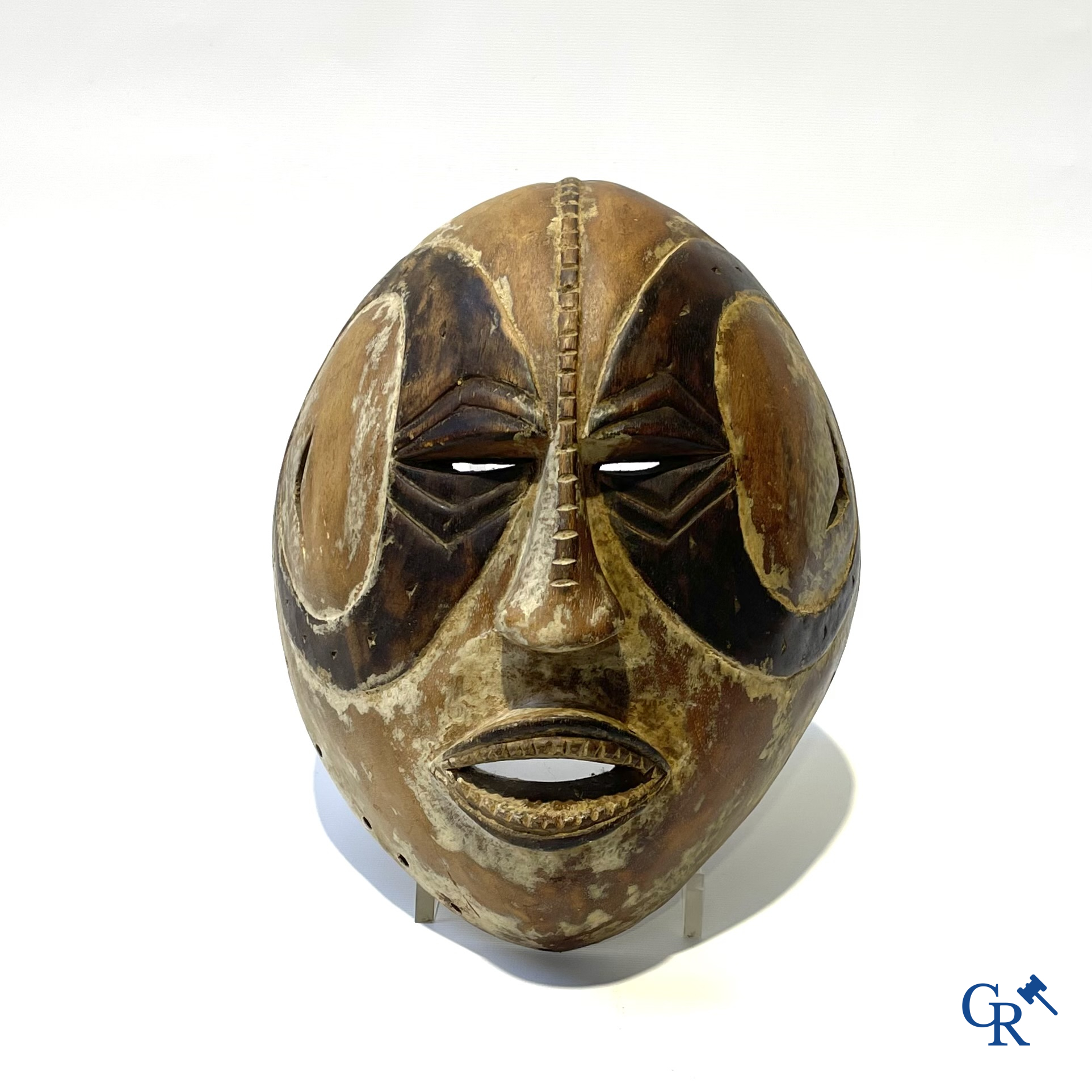 Tribale kunst. Afrikaans masker.