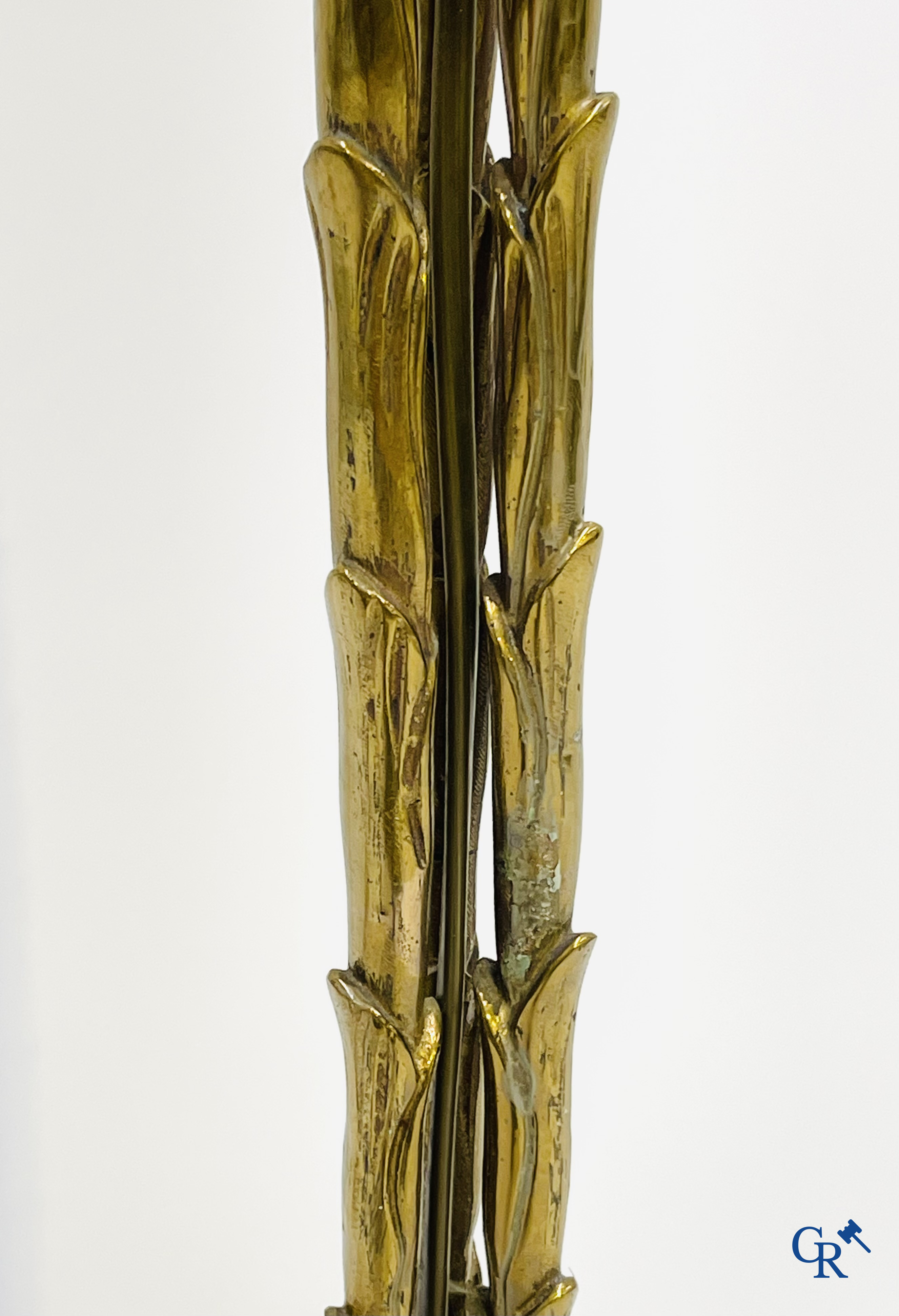 Maison Baguès, Palm lamp met drie-potige voet in verguld brons. Circa 1970.