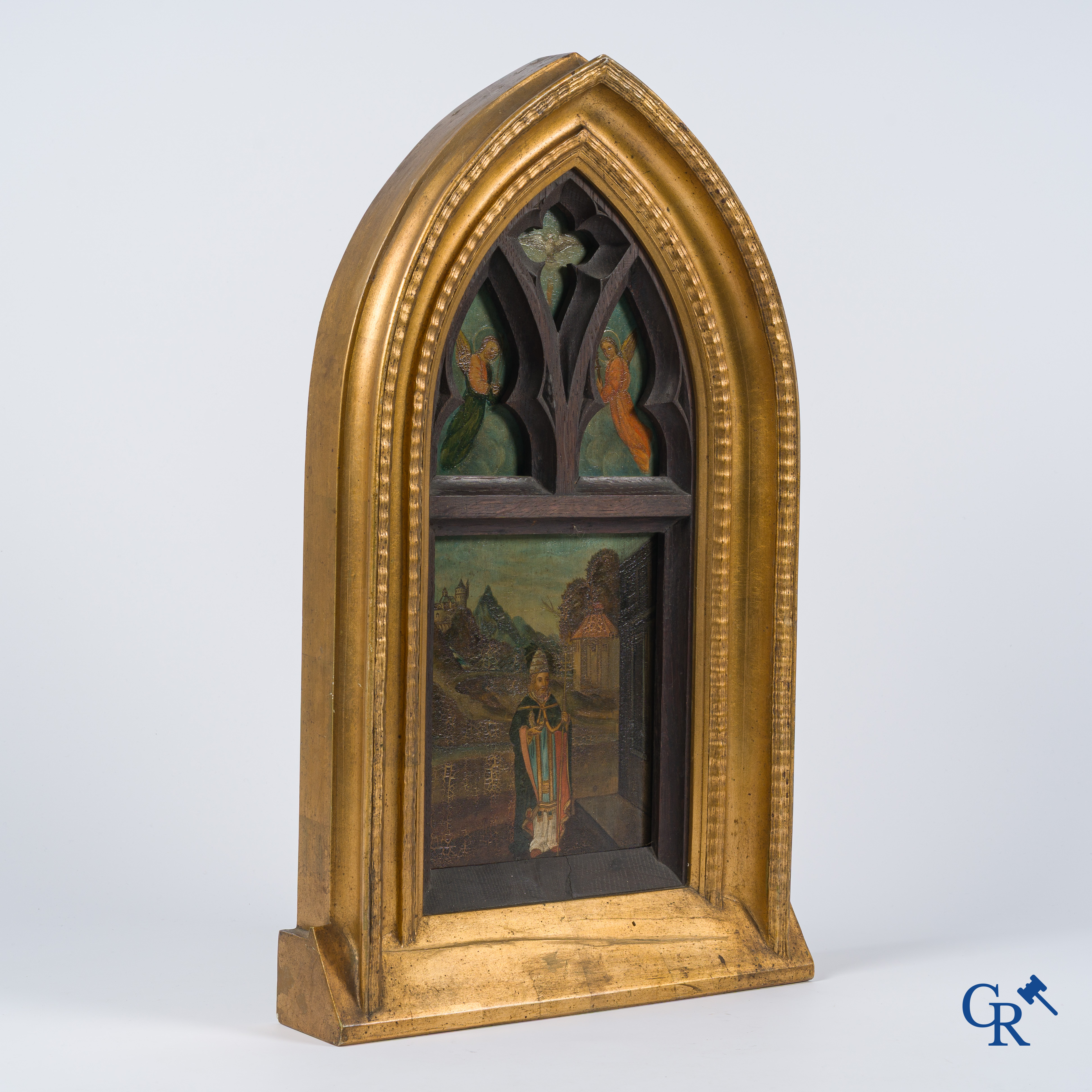 Religieuze objecten. Schilderij, olie op paneel in een neogotische hout gesculpteerde kader. 19e eeuw.