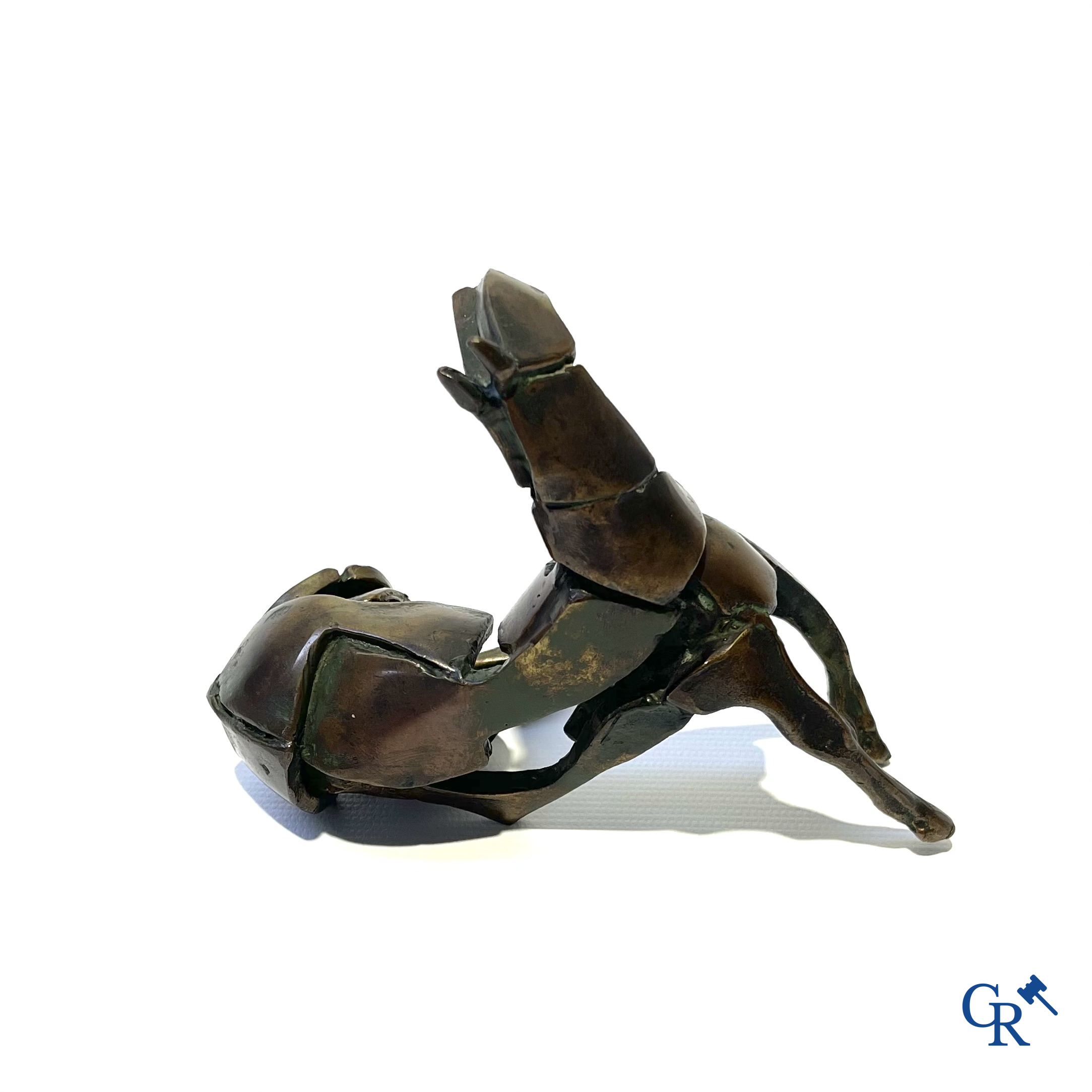 Rik Poot (1924-2007) Zittend paard. Een model van een zittend paard in brons. Gesigneerd Rik Poot en genummerd 26/60.