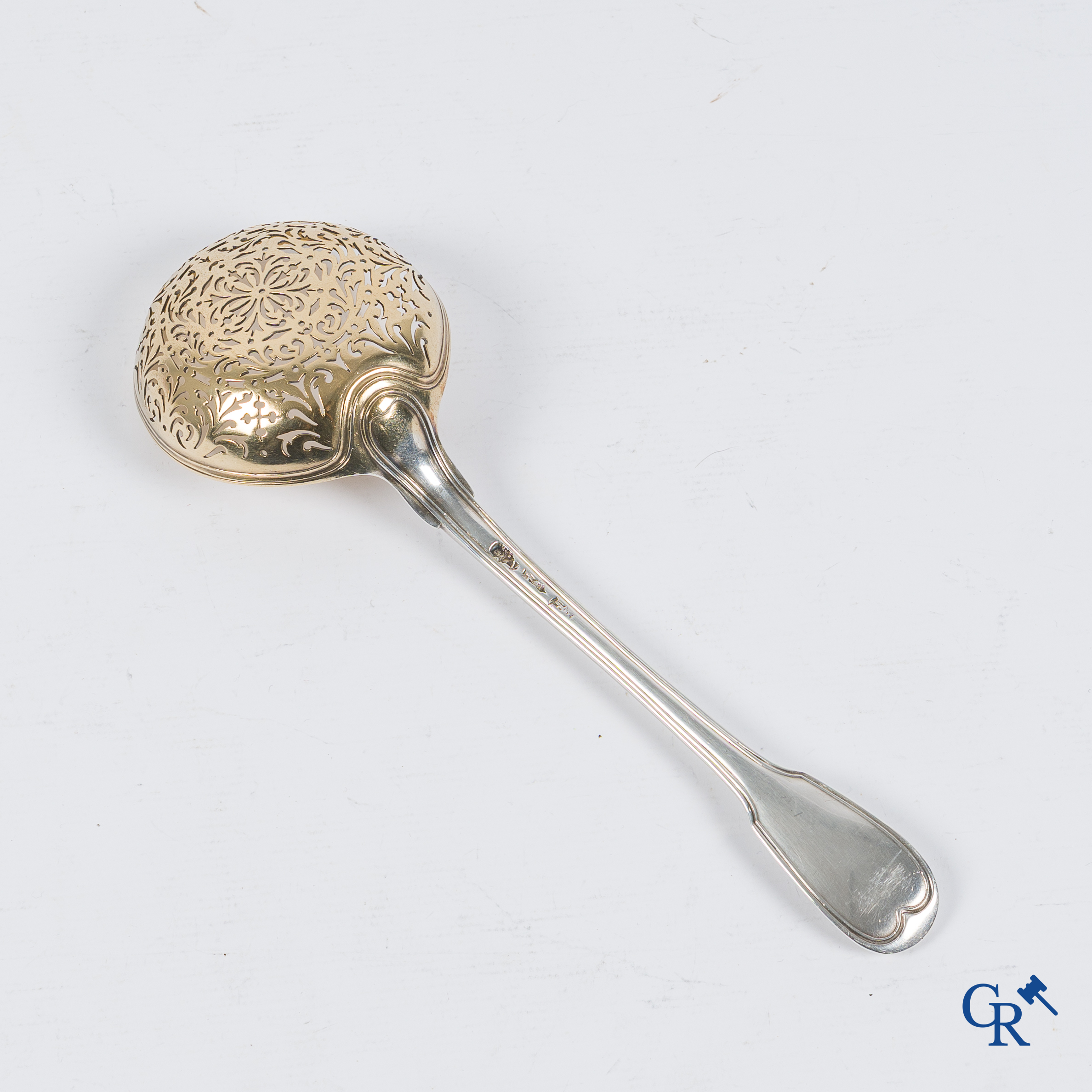Zilver. Suikerstrooierlepel in zilver en vermeil. Frankrijk 18e eeuw.