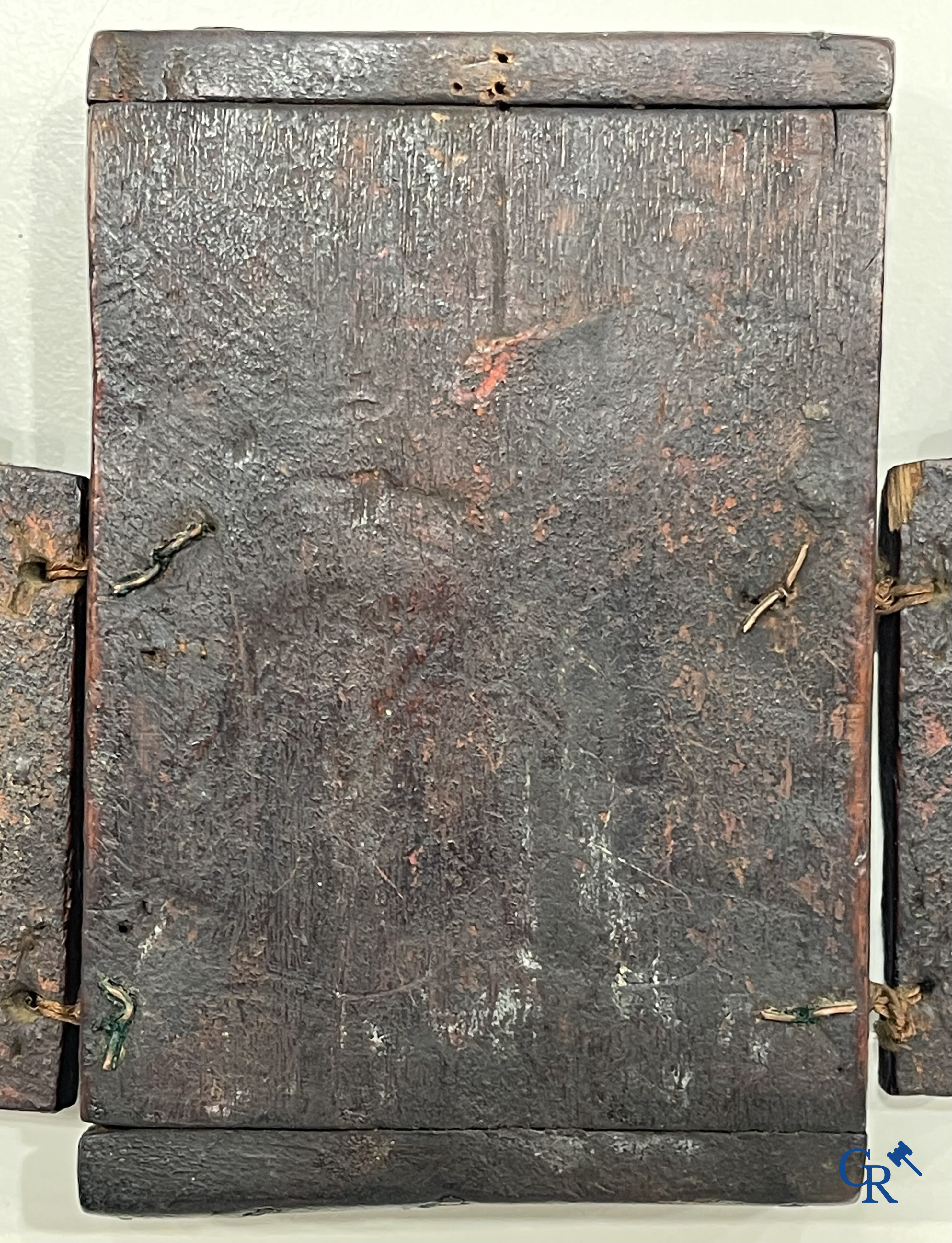 Grieks-orthodox triptiek-icoon, de Heilige Moeder van God met het Christuskind. Tempera op paneel. 17e-18e eeuw.