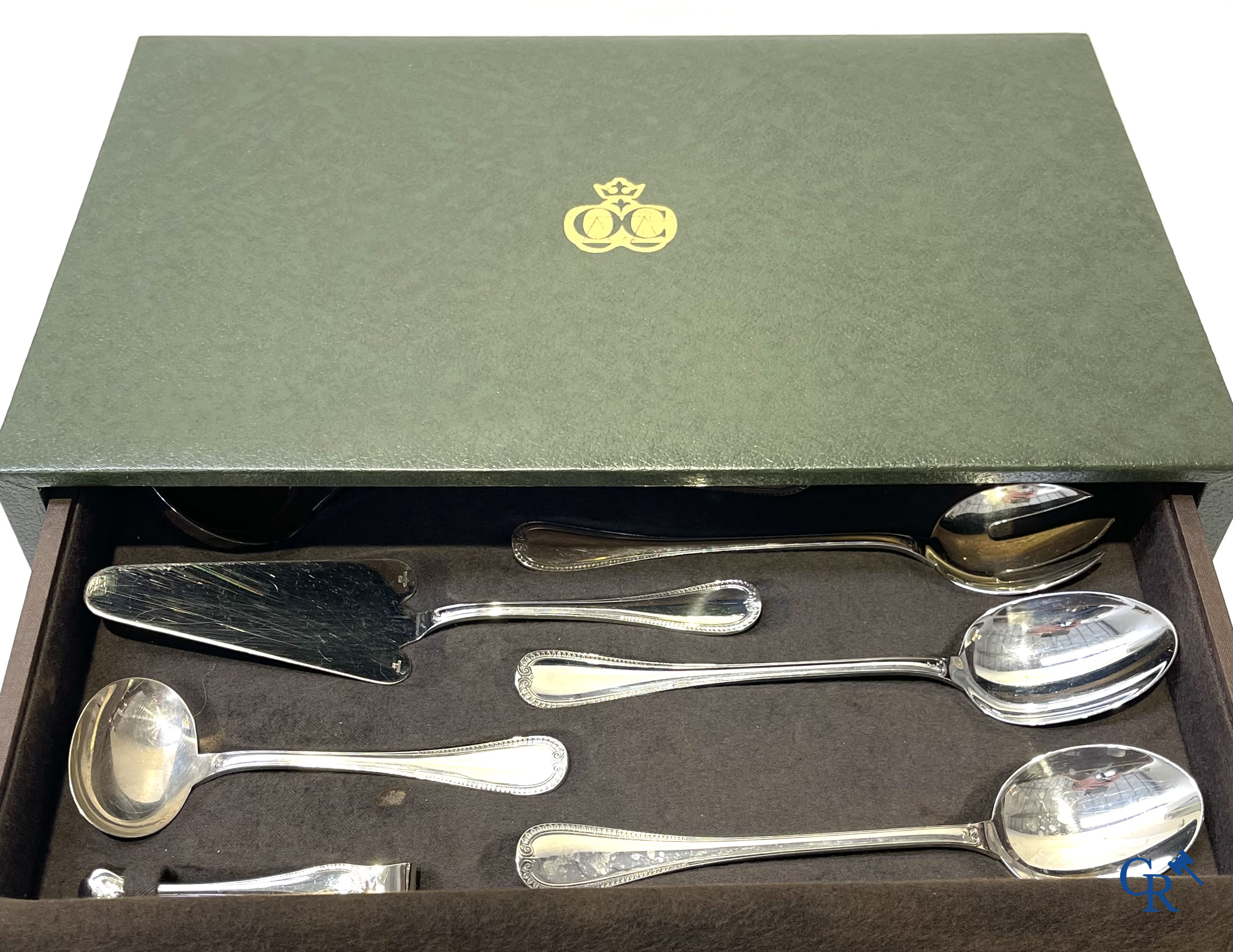 Christofle, een bestekkoffer met verzilverd bestek voor 12 personen. Model Malmaison.