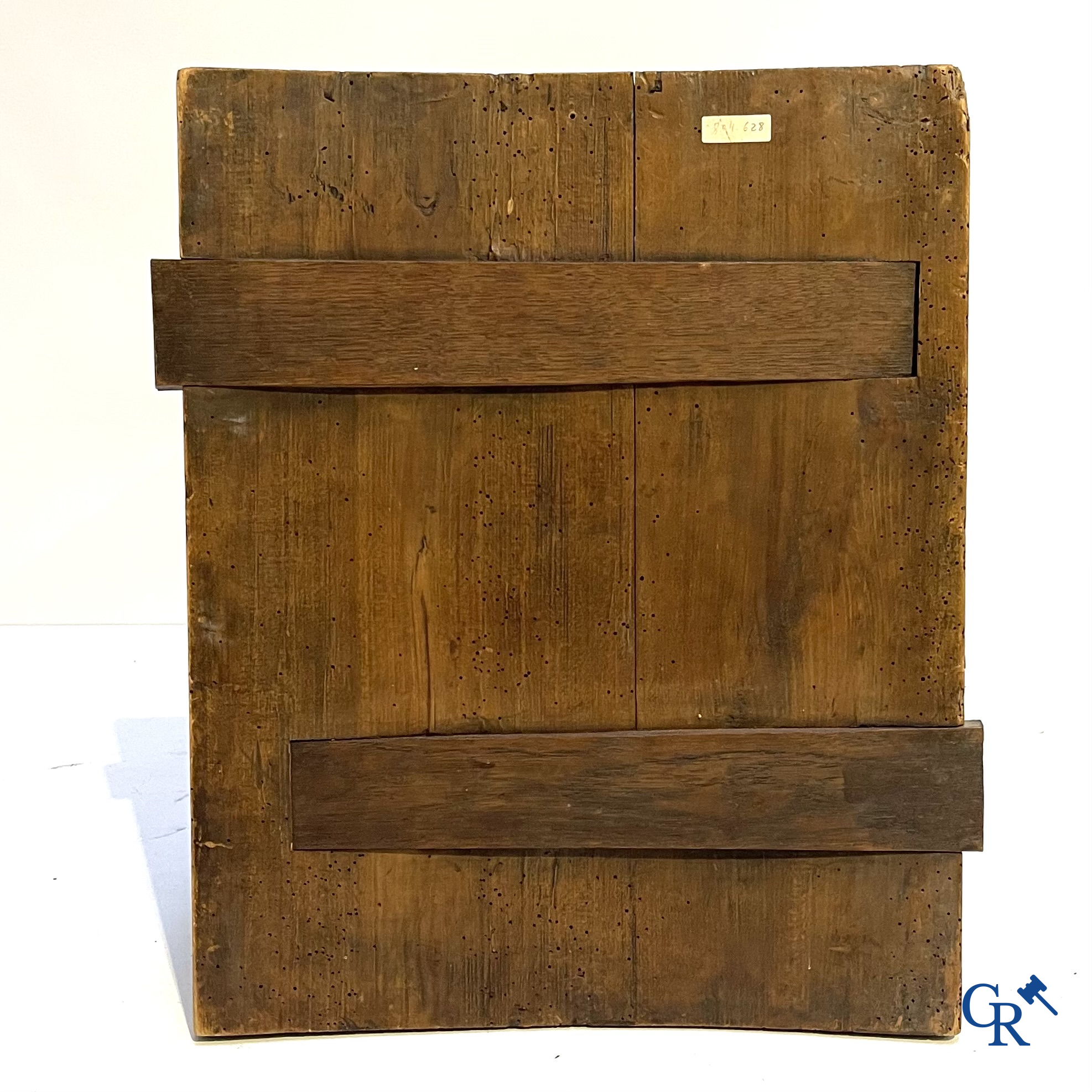 Icoon. Grote Russische Orthodoxe icoon met een ingelegd bronzen kruisbeeld. 19e eeuw.