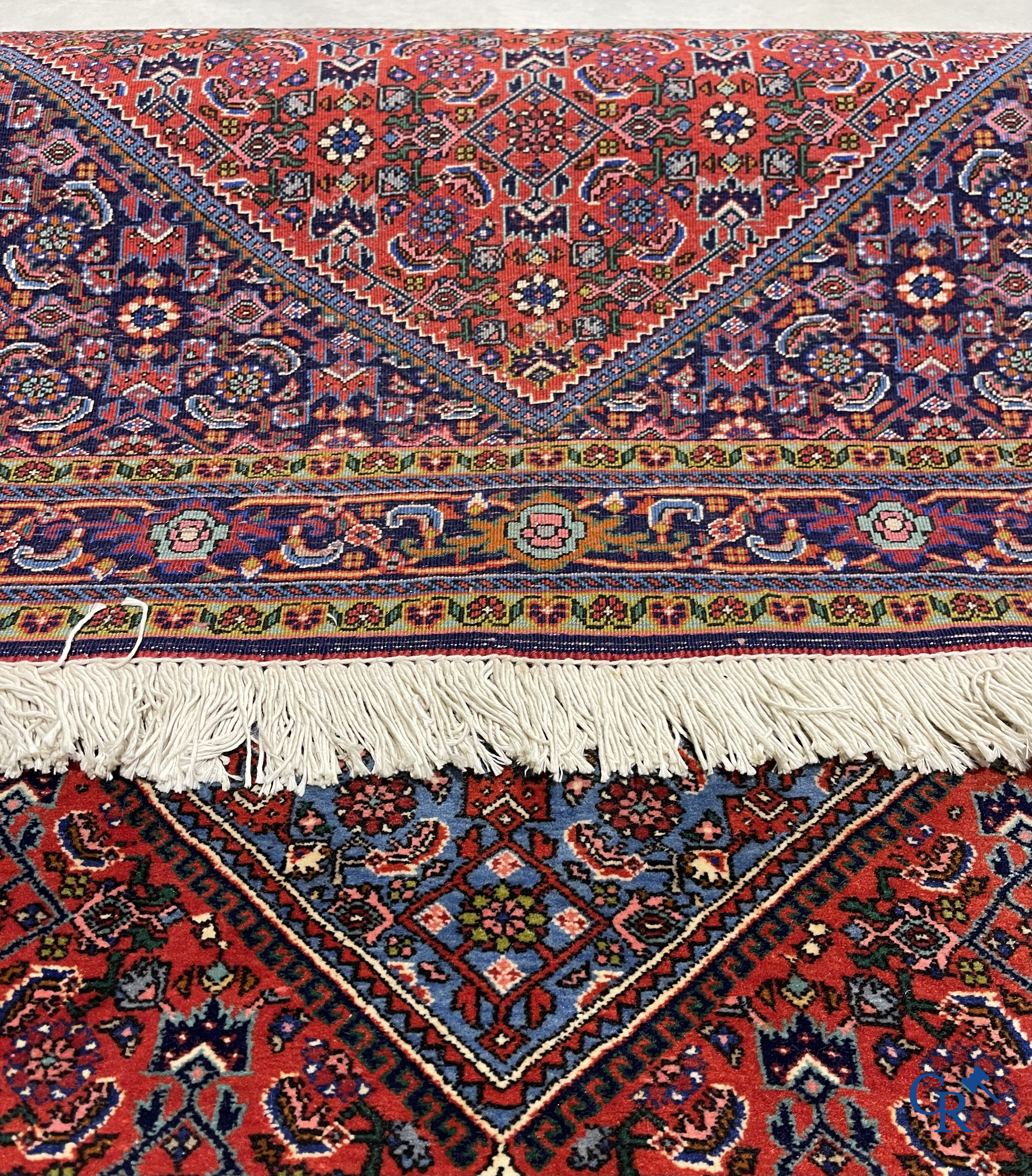 Oosterse tapijten. 2 handgeknoopte tapijten in wol.