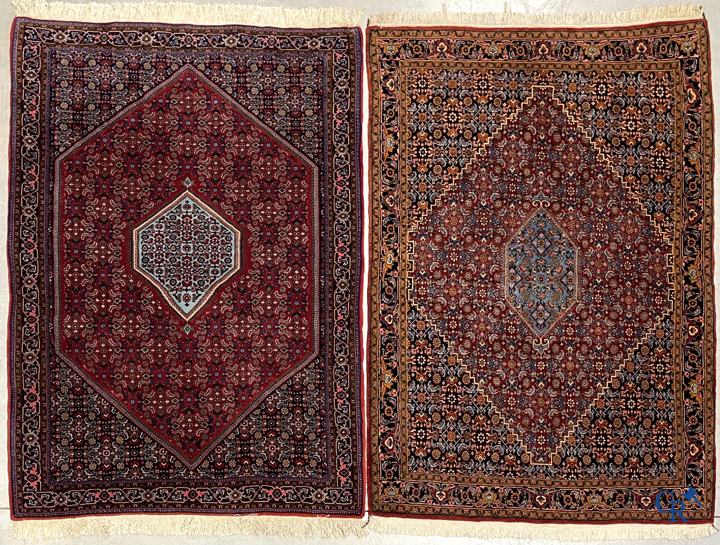 Oosterse tapijten. 2 handgeknoopte tapijten in wol.