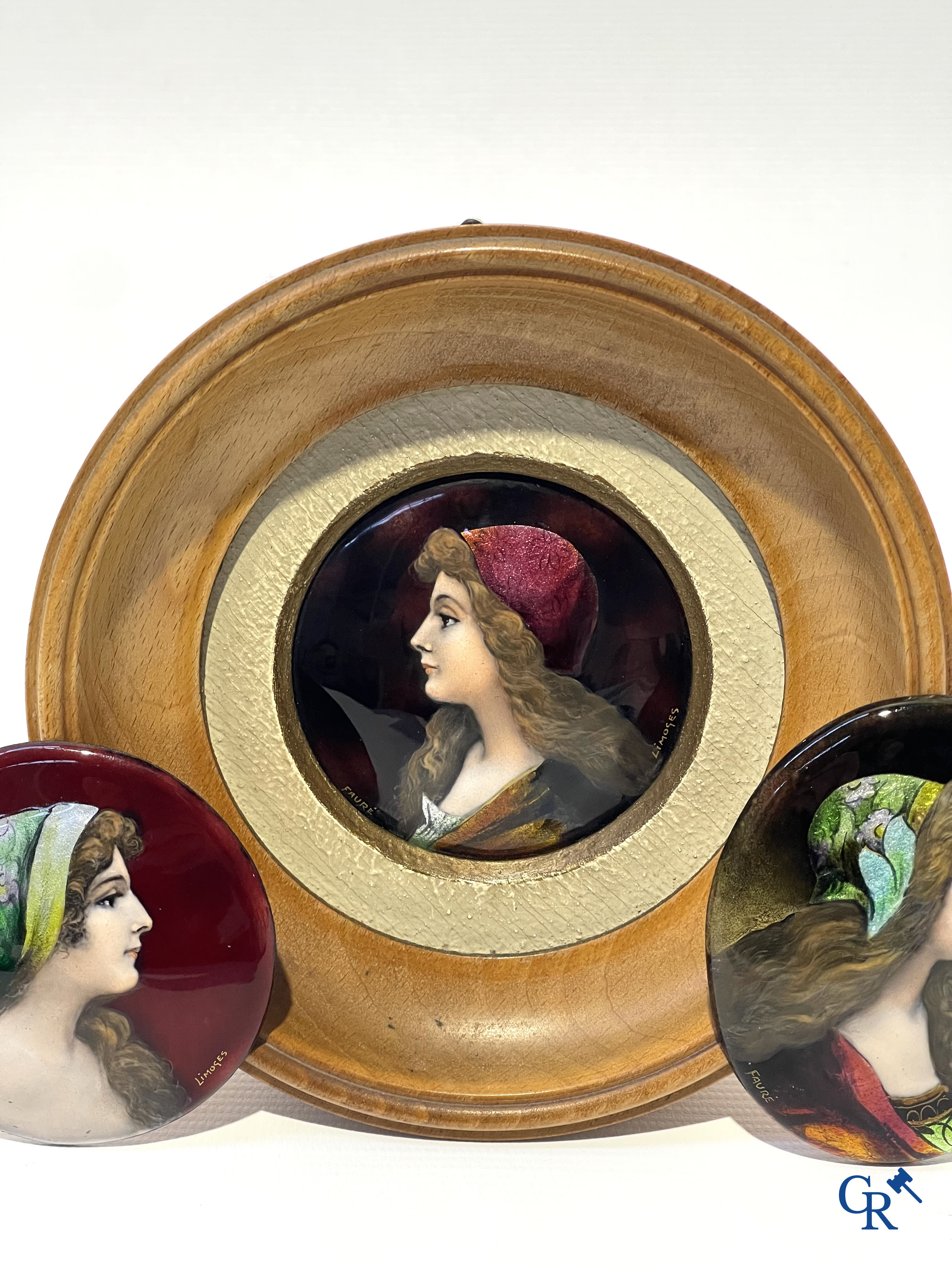 Fauré à Limoges. 3 medaillons in Art Nouveau-stijl. Emaille op koper. Gesigneerd.
