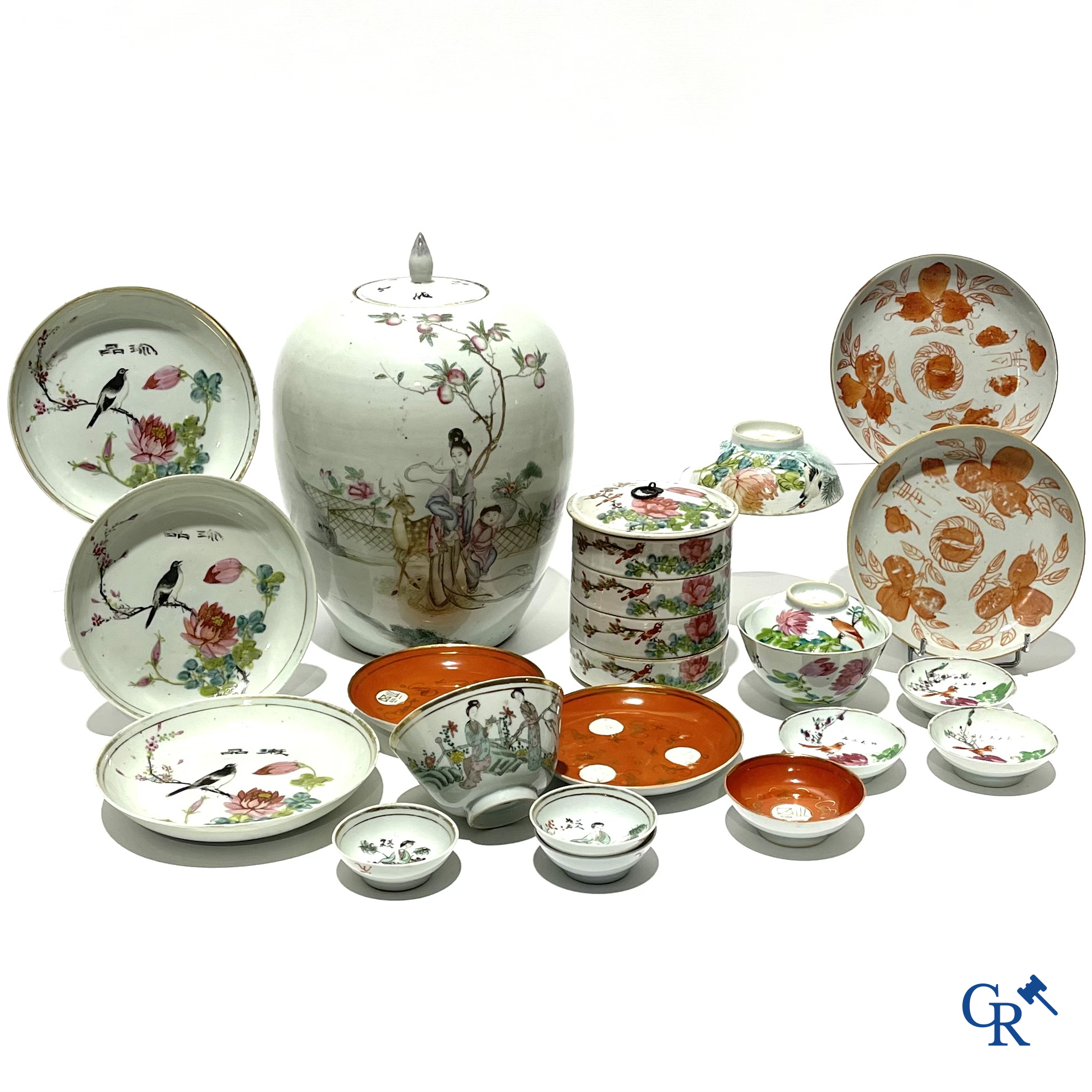 Aziatica. Chinees porselein. Een groot lot divers Chinees porselein.