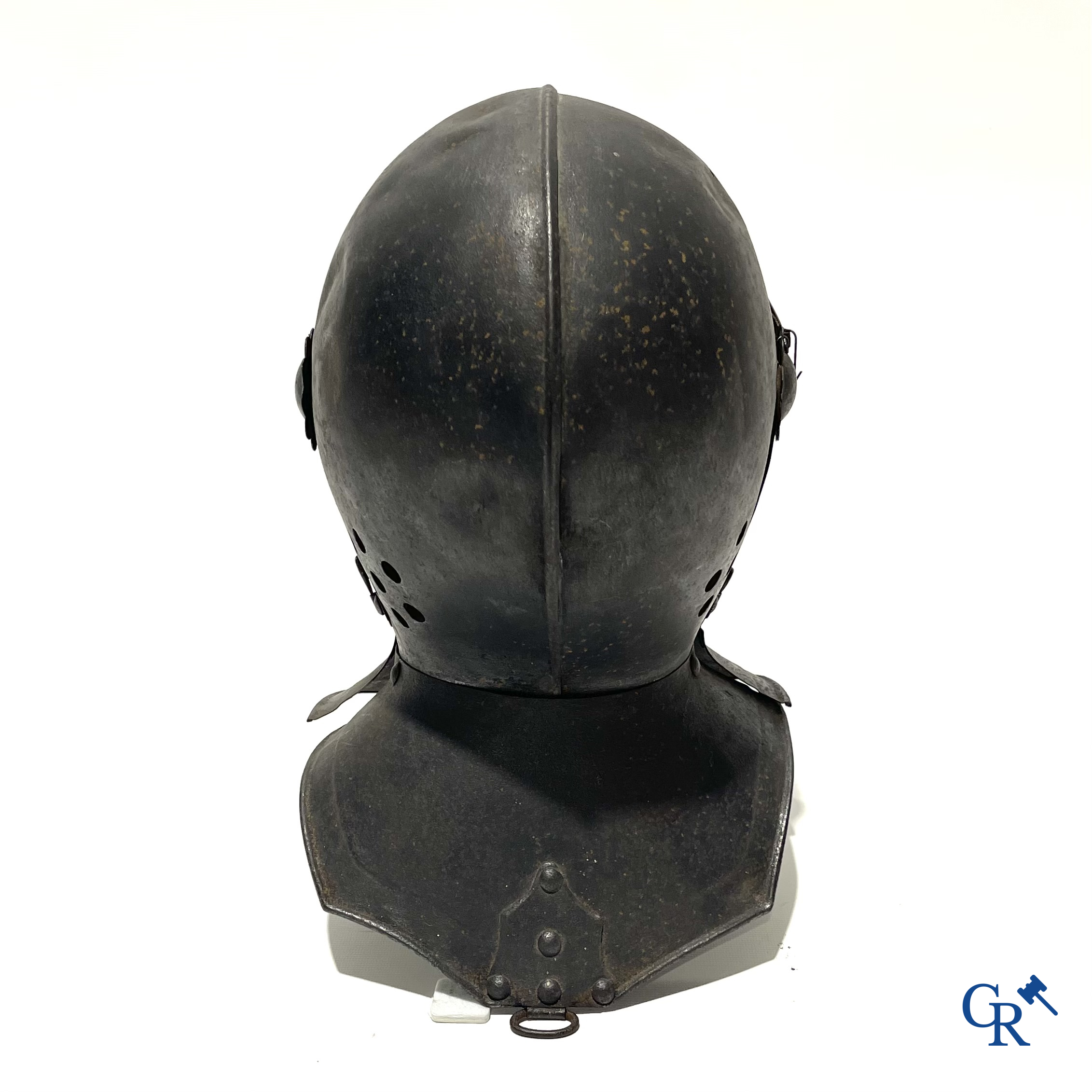 Een Burgonet helm in gesmeed metaal. 19e eeuw of eerder.