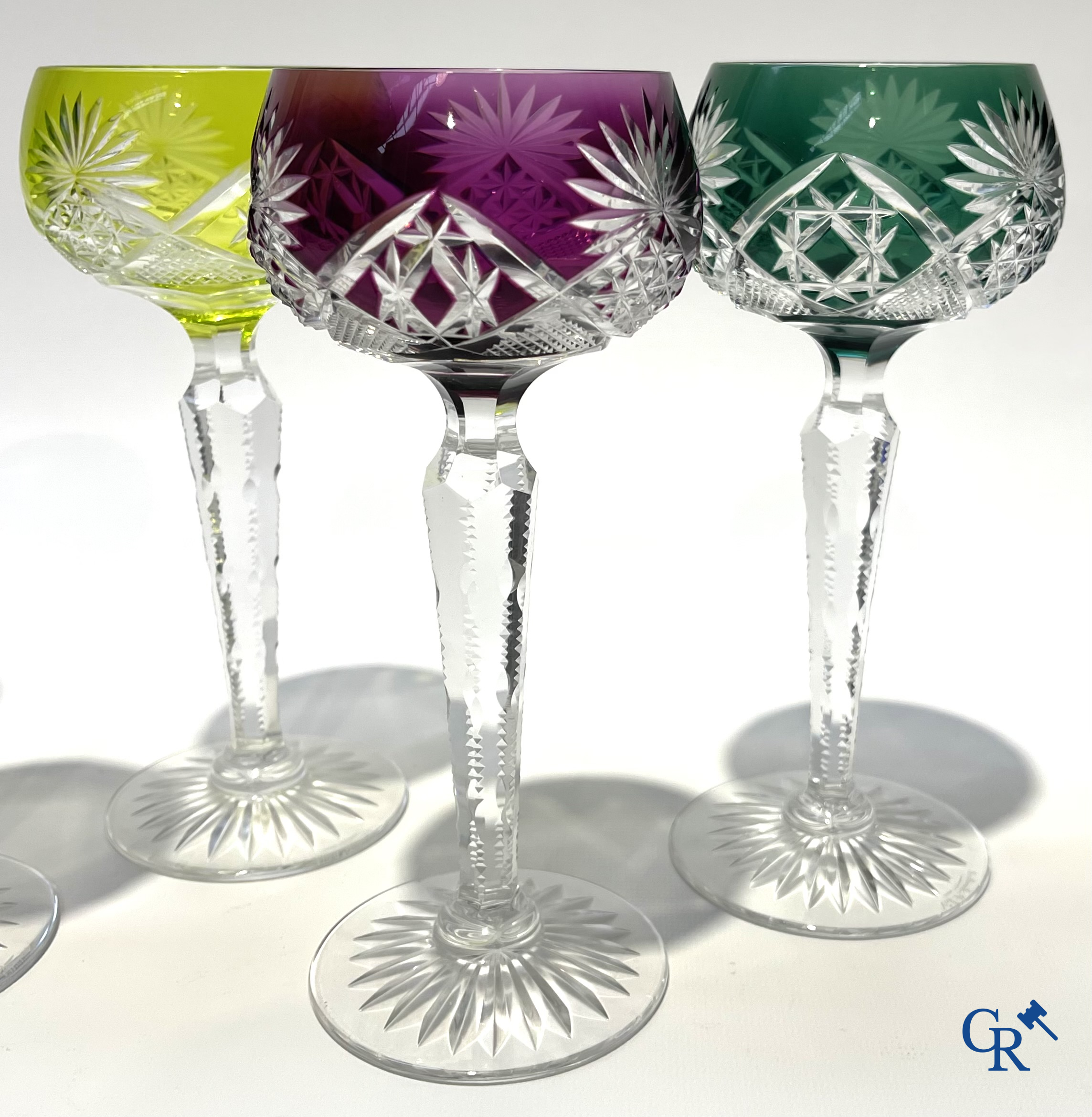 Val Saint Lambert. 6 gekleurde en kristal geslepen glazen. Gemerkt.