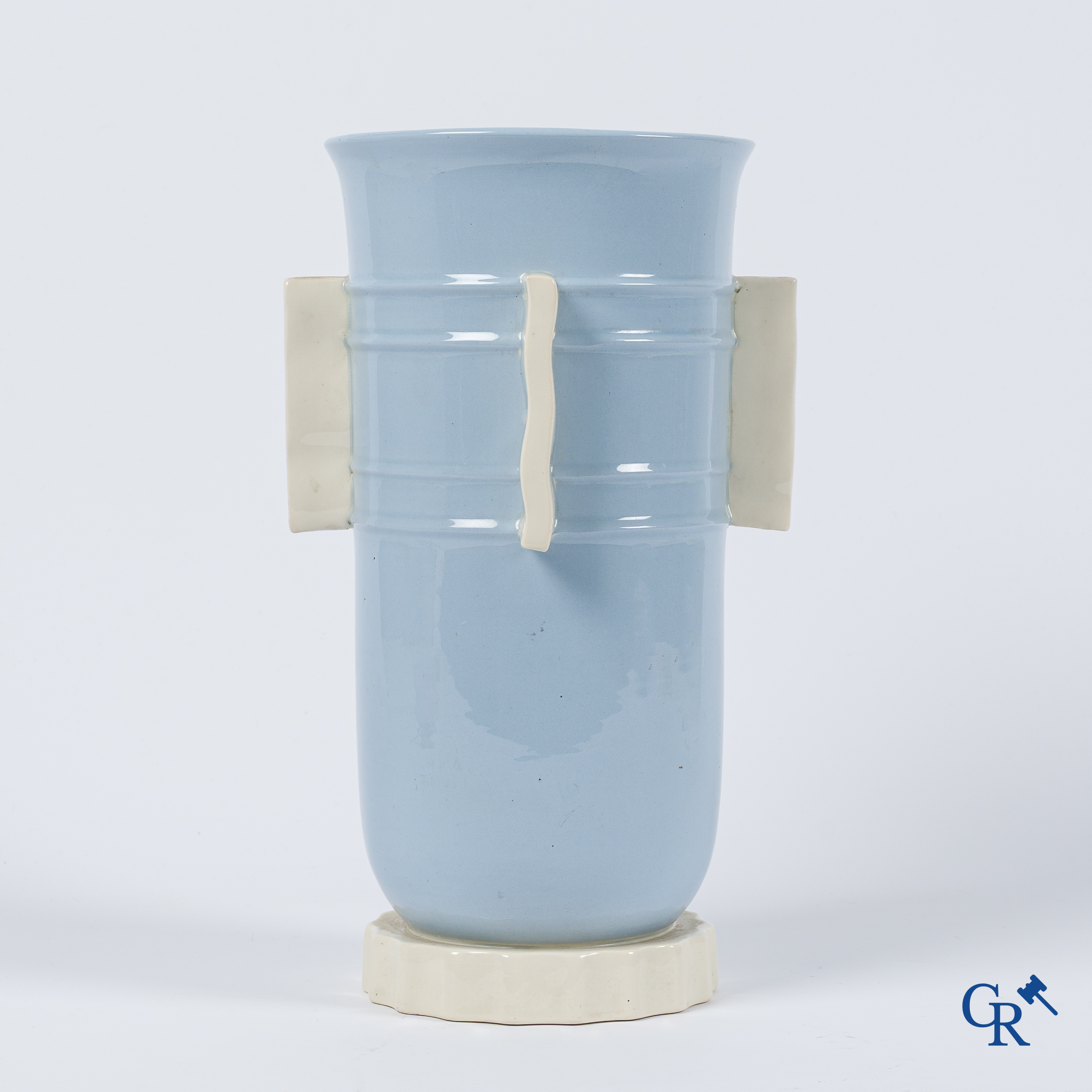 Art Deco. Boch La Louvière, Keramis. Charles Catteau. Art deco vaas, draagt het nummer 1350.