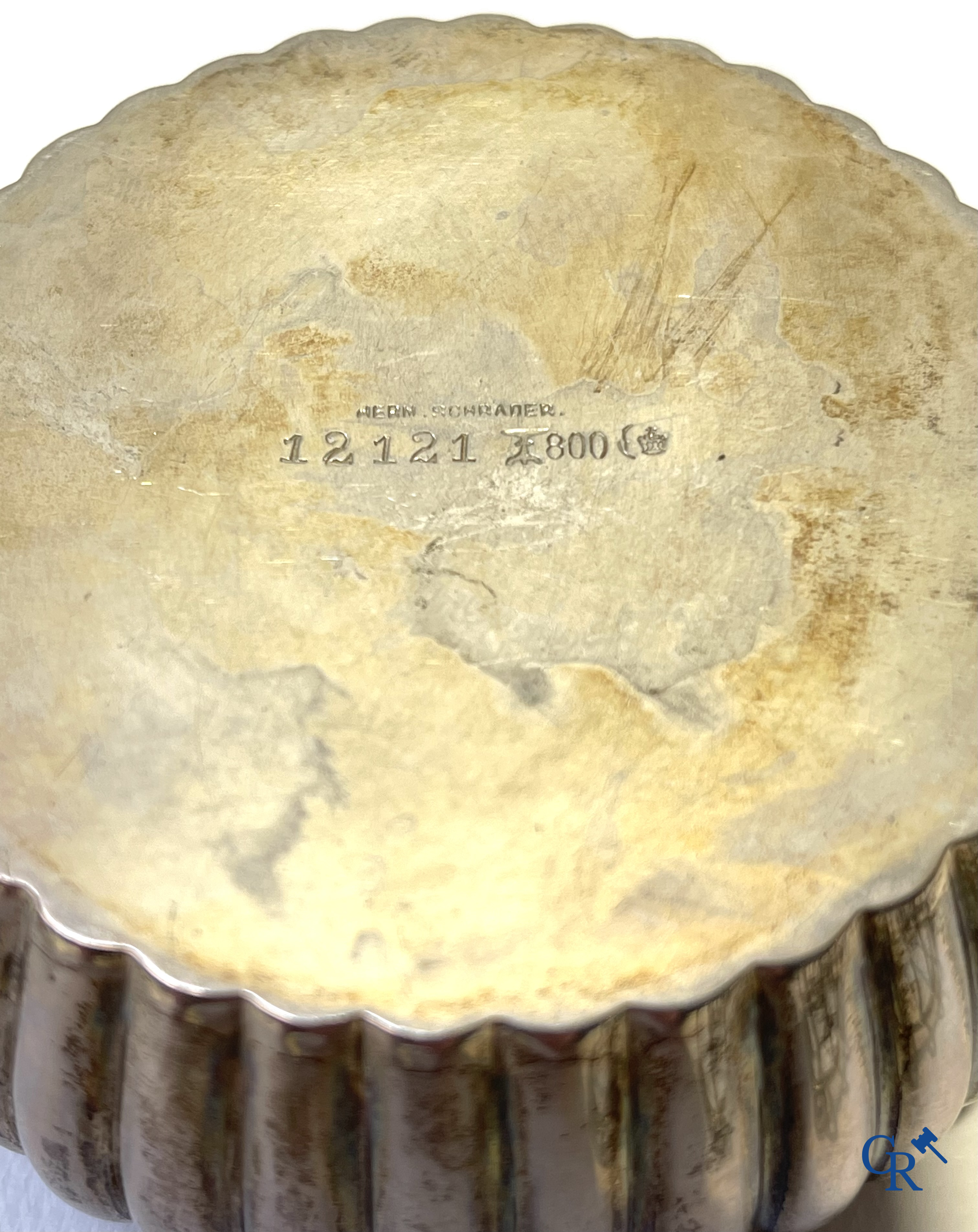 Zilver. Groot en mooi lot diverse vormstukken in zilver. 19de en 20ste eeuw.