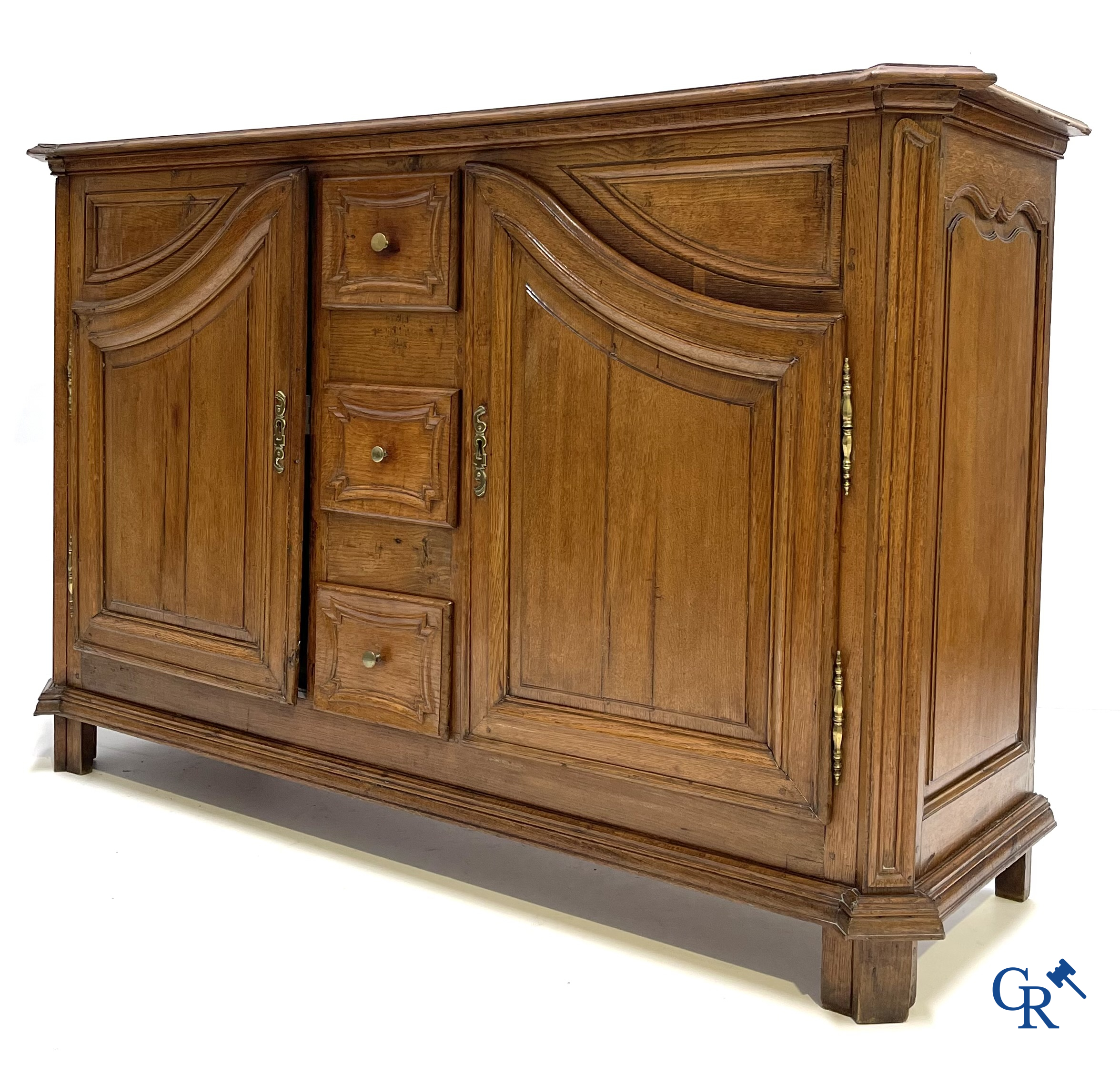 Eikenhouten franse dressoir. 2 deuren en 3 laden. Eind 18e eeuw.