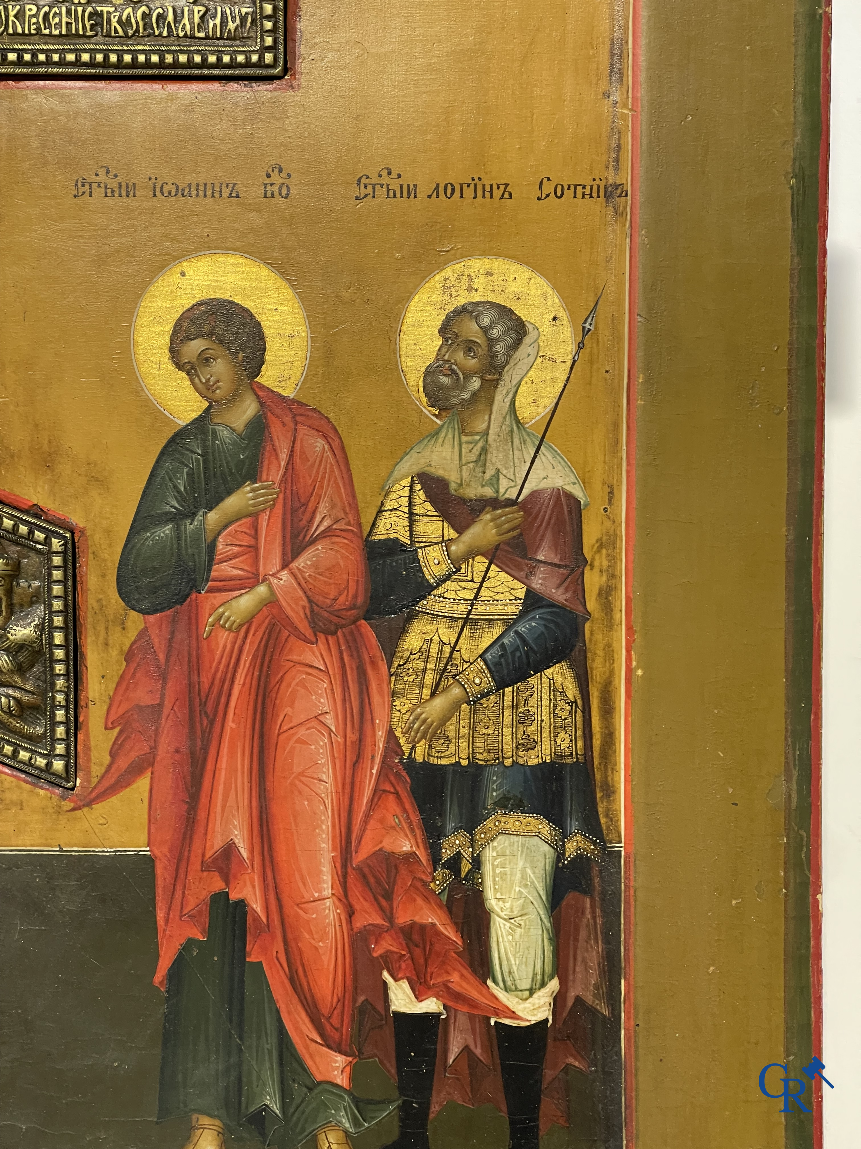 Icoon. Grote Russische Orthodoxe icoon met een ingelegd bronzen kruisbeeld. 19e eeuw.