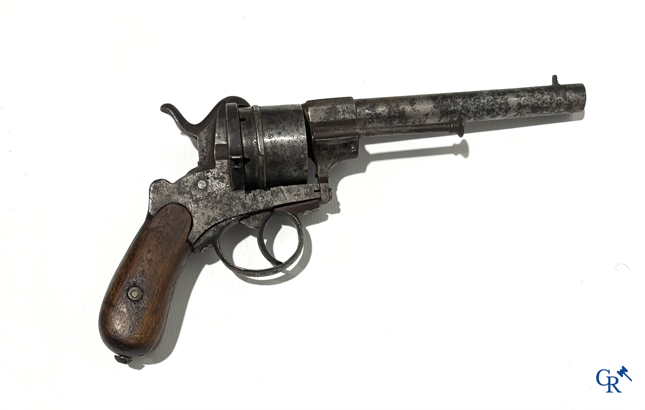 Een kavel van 3 antieke pistolen en een revolver. 19de eeuw.