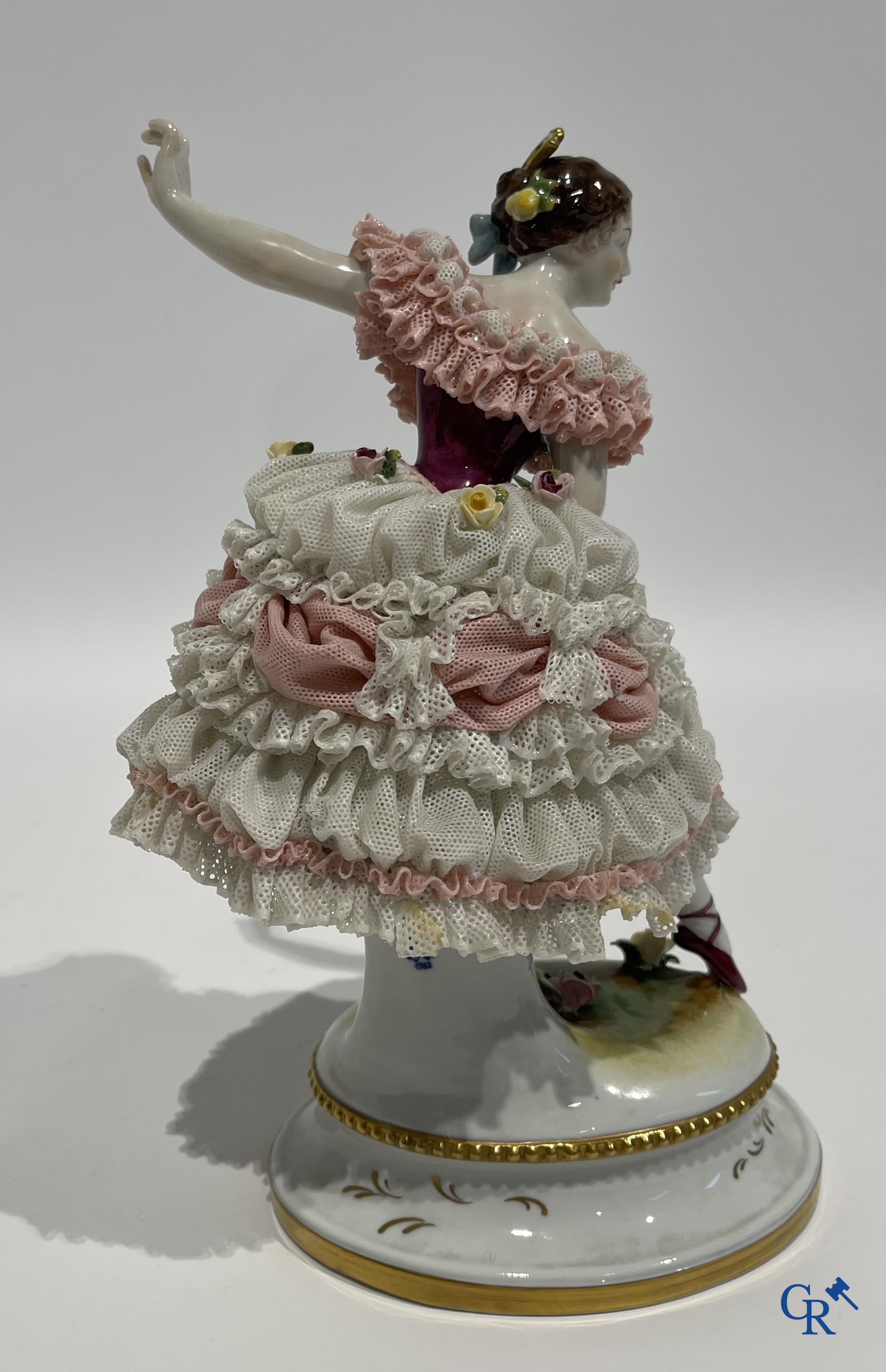 Duits porselein. 3 groepen in lace porcelain. Gemerkt Volkstedt Rudolstadt en Sitzendorf.