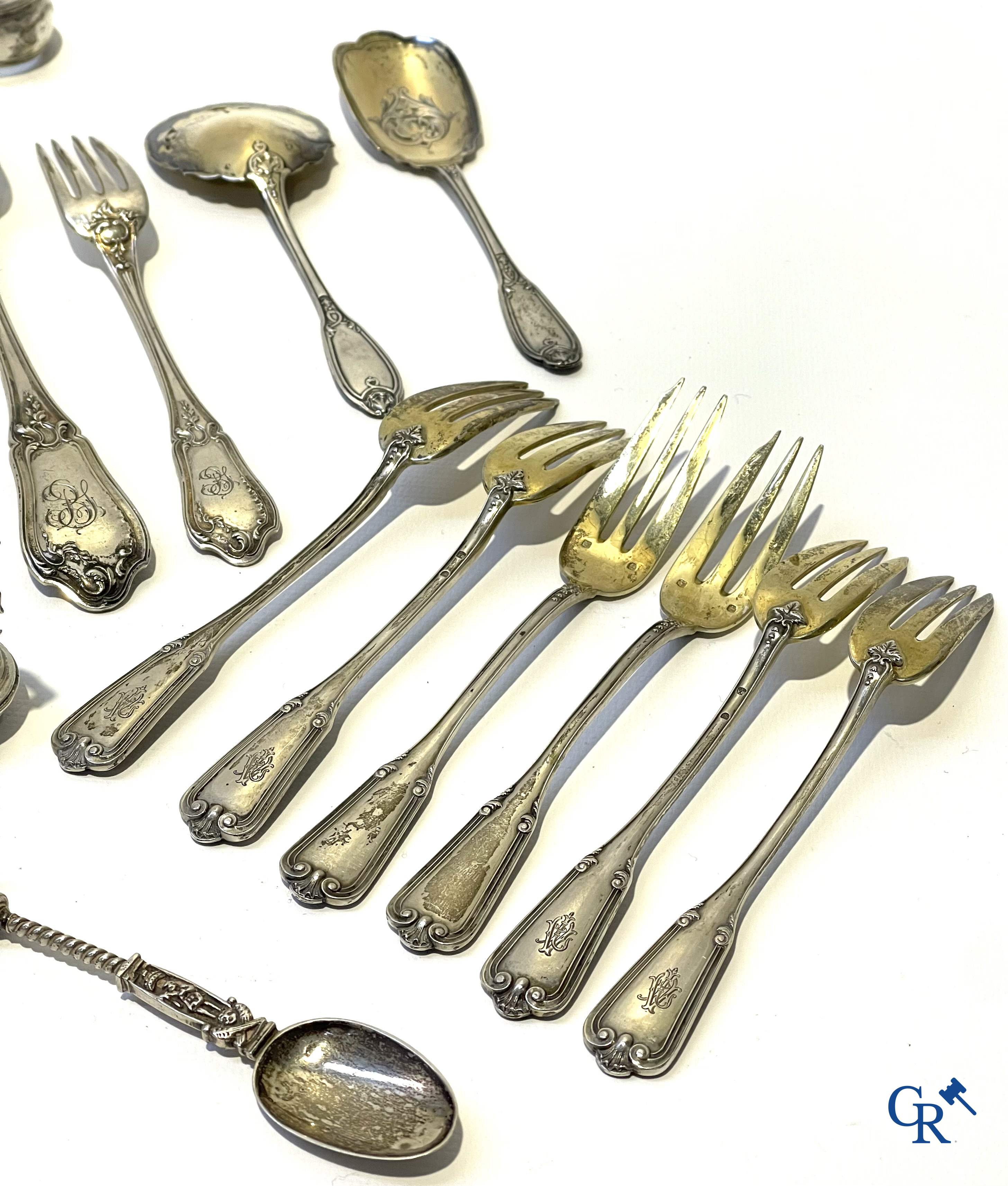 Zilver. Lot met divers bestek en objecten in zilver. 19e eeuw.