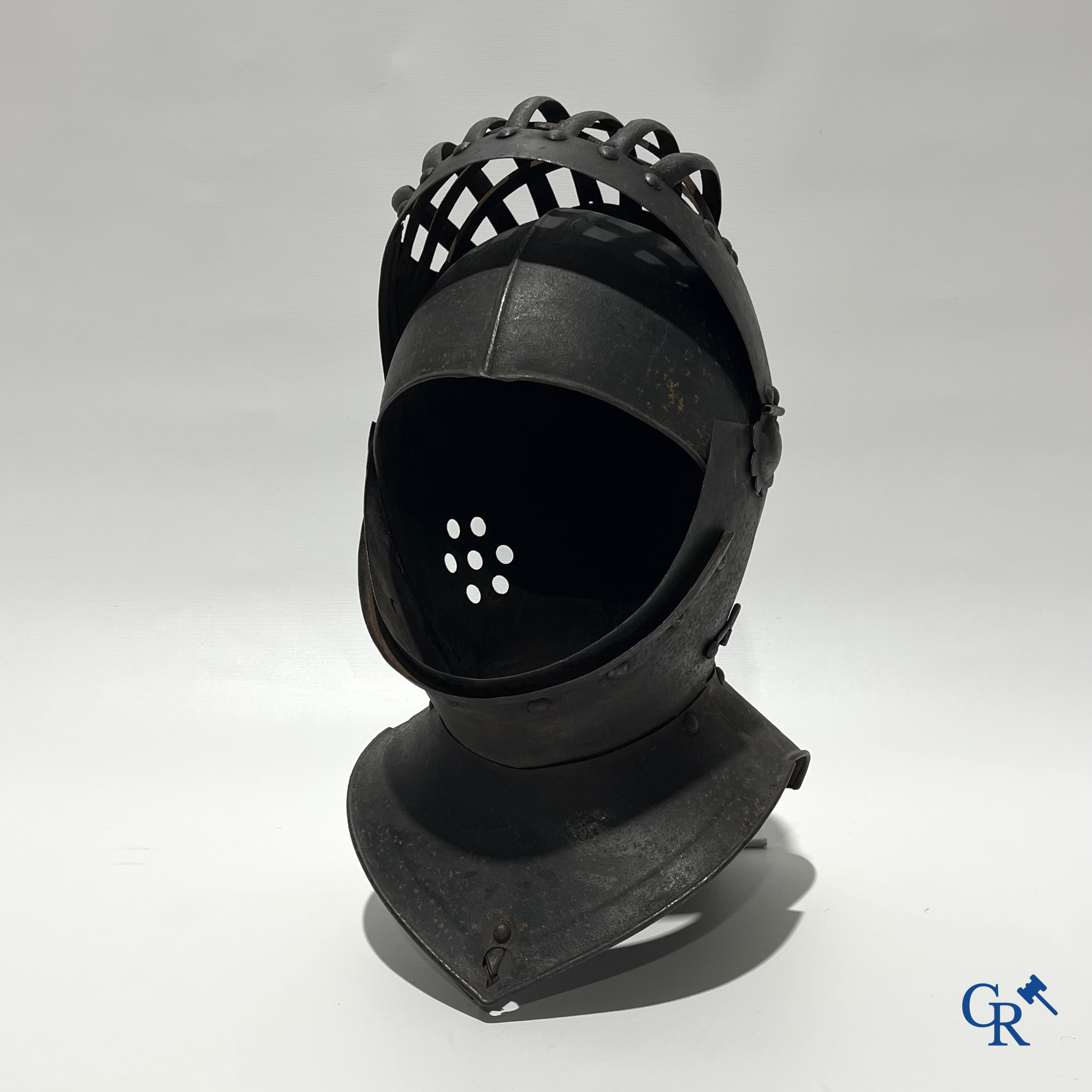 Een Burgonet helm in gesmeed metaal. 19e eeuw of eerder.