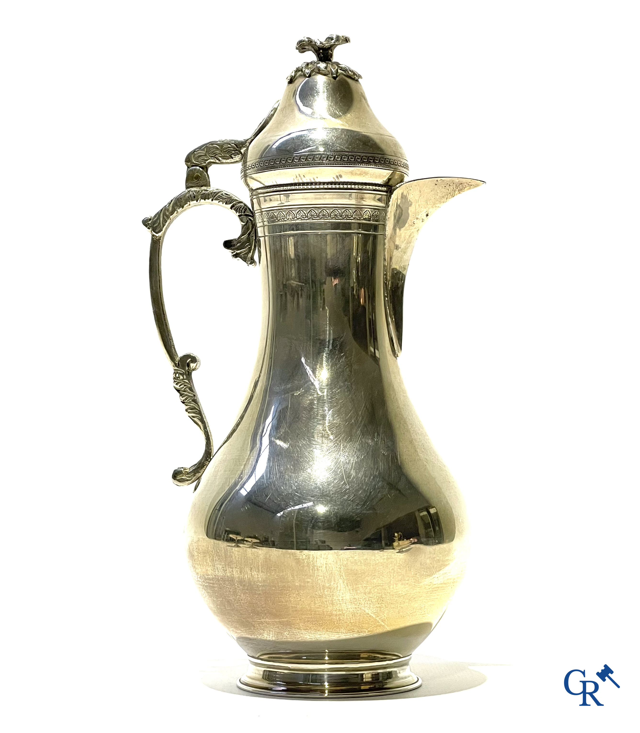 Zilver. 6 vormstukken in zilver, voornamelijk Sterling en een 18e eeuws mes in zilver.