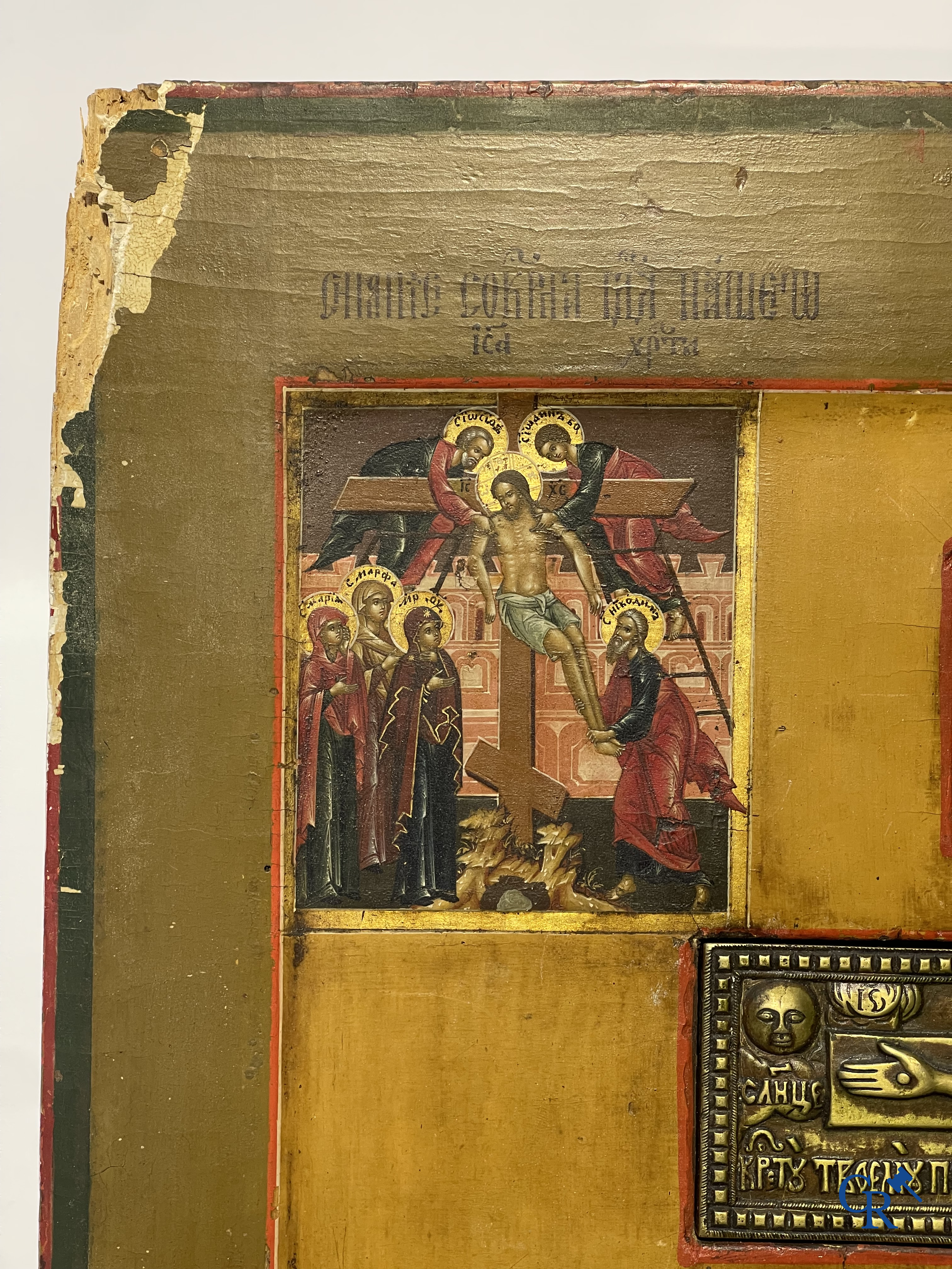 Icoon. Grote Russische Orthodoxe icoon met een ingelegd bronzen kruisbeeld. 19e eeuw.