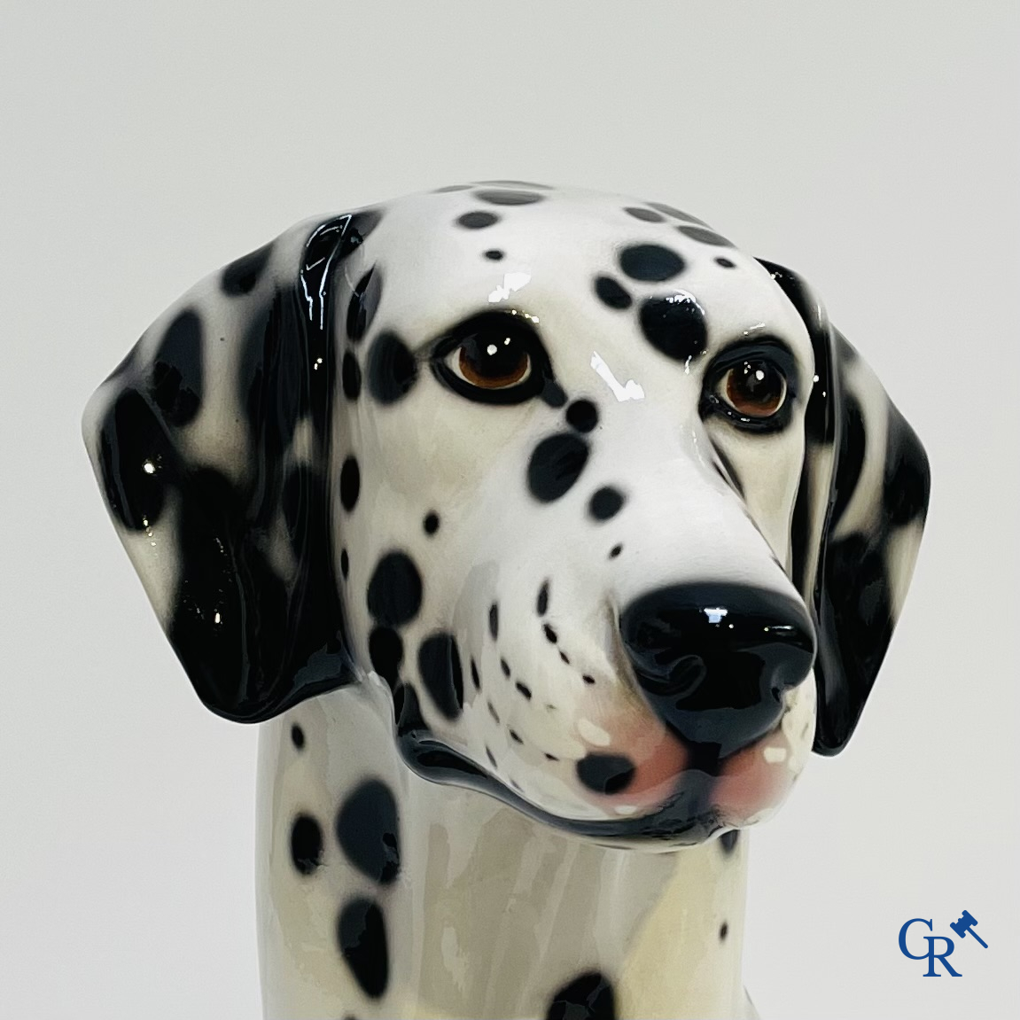 Een grote Dalmatiër in Italiaanse keramiek. Circa 1980.