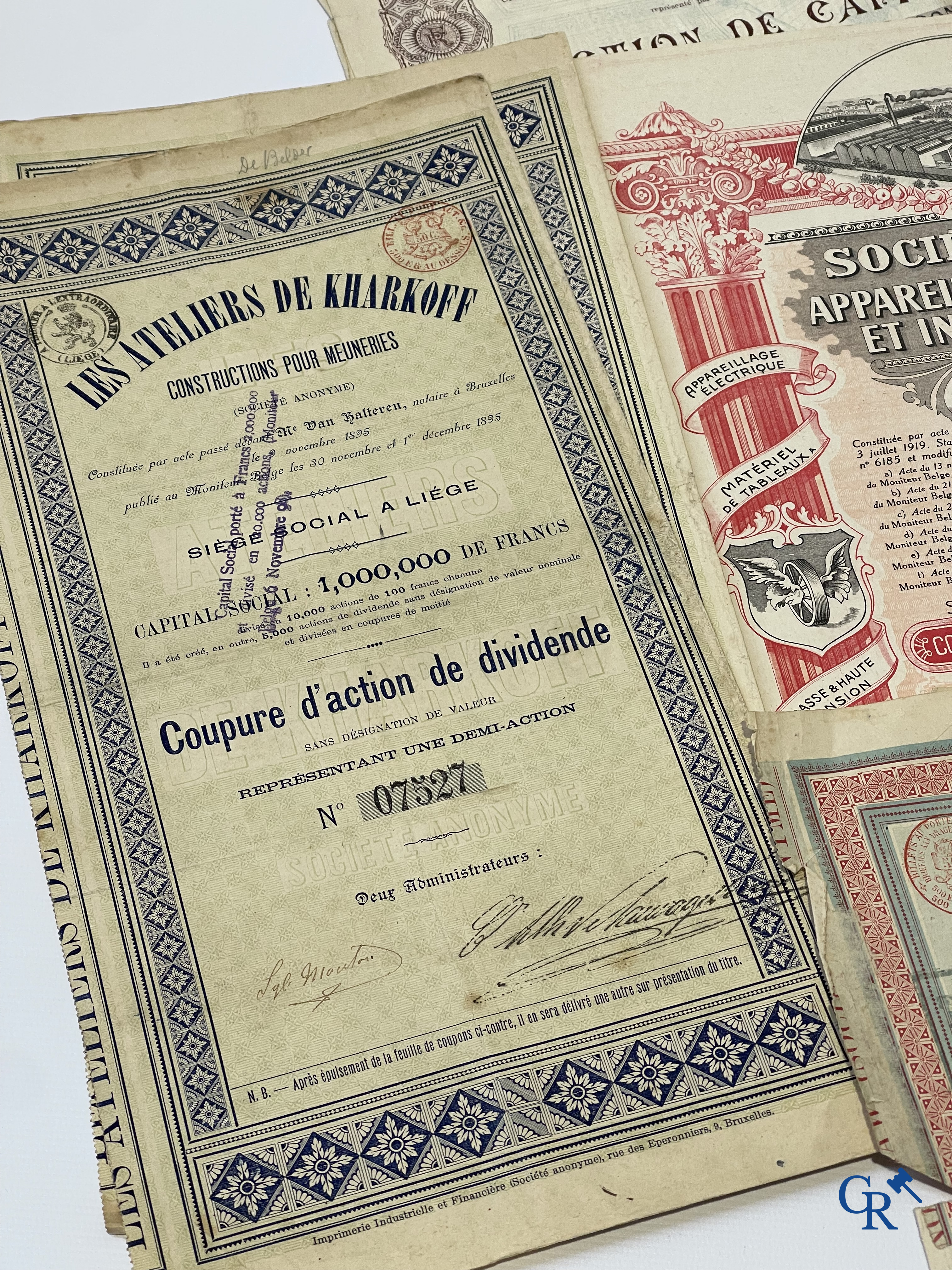 Interessant lot met oude aandelen en waardepapieren.