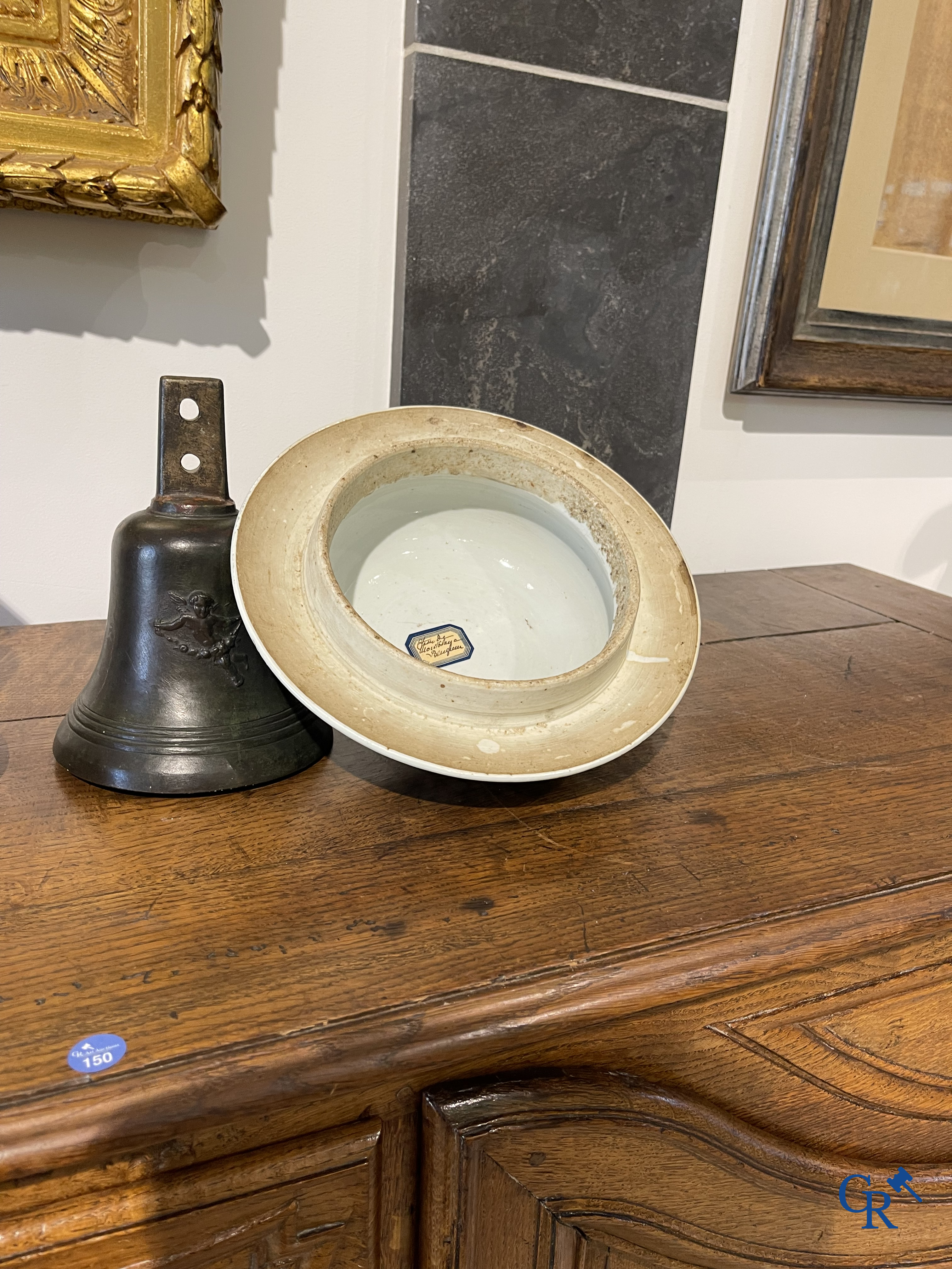 Asian Art. Chinese porcelain. A massive Chinese blue and white baluster vase and lid with lotus roll decor. 19th century.