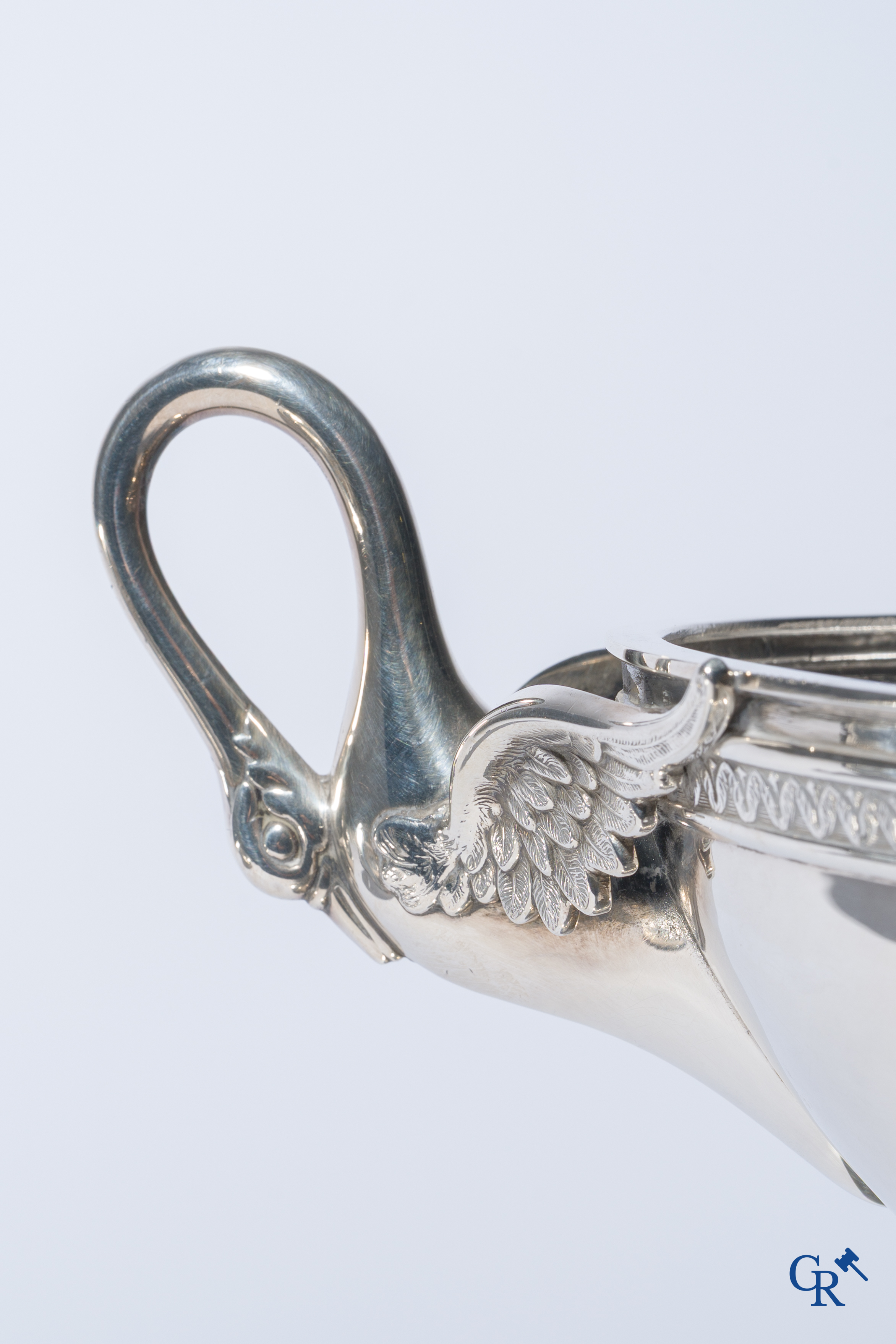 Zilver. Uitzonderlijk tafelmiddenstuk met zwanen in zilver 915°/00. Empire stijl.