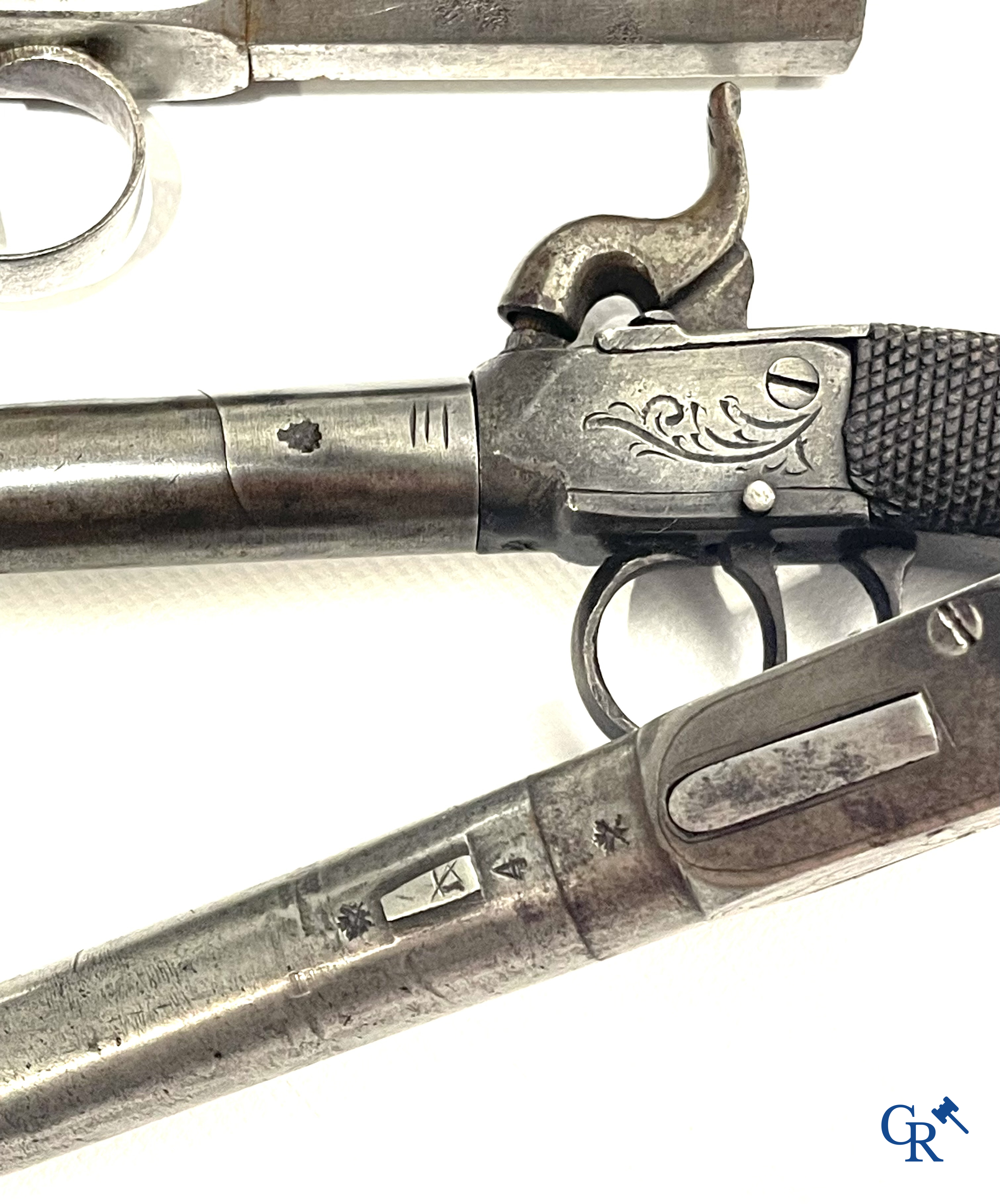 Een kavel van 3 antieke pistolen en een revolver. 19de eeuw.